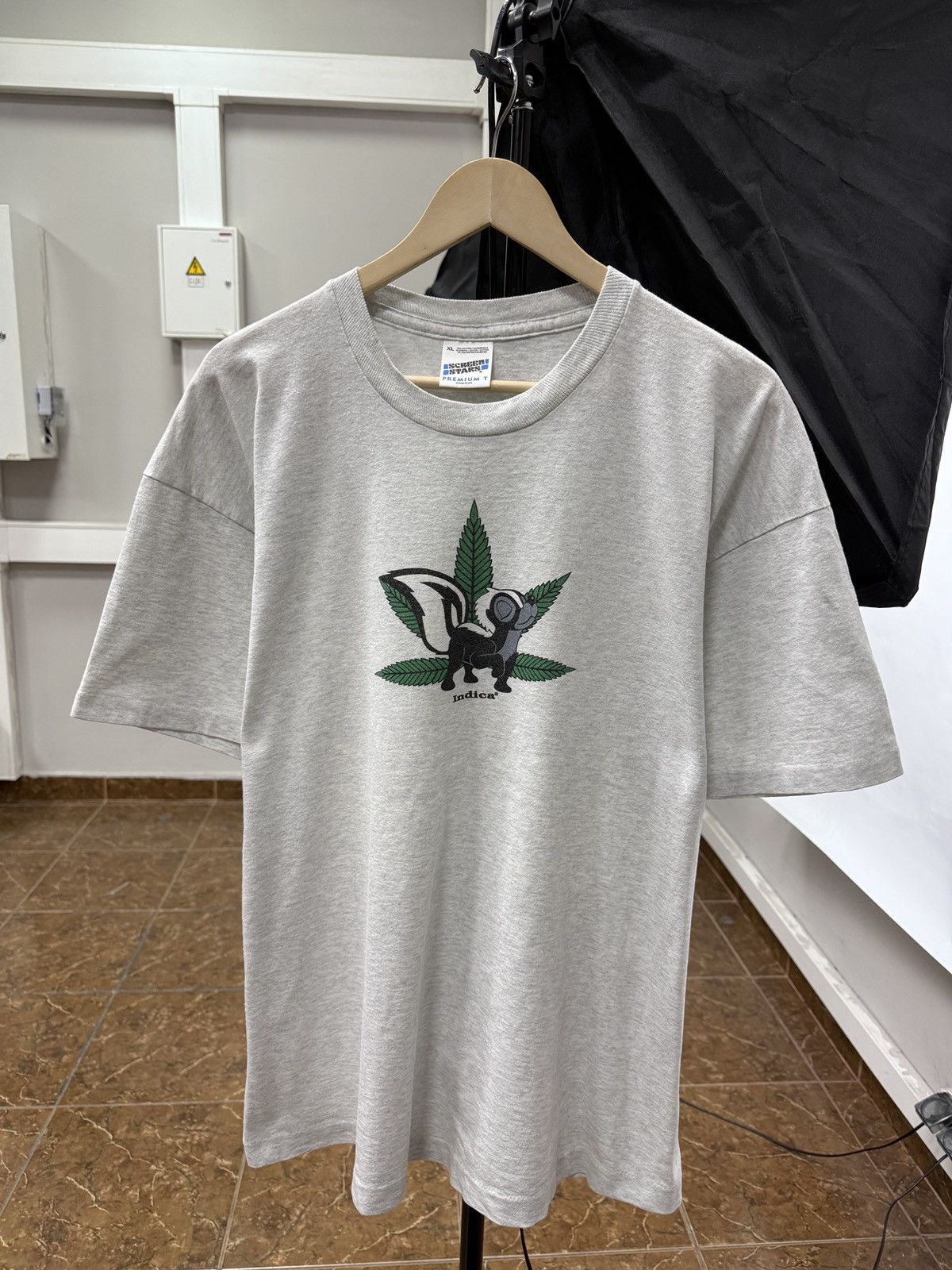 Fruit Of The Loom 🇺🇸 Vintage 90s Indica Skunk Weed 420 Marijuana Cannabis Tee Size US XL / EU 56 / 4 - 1 Thumbnail