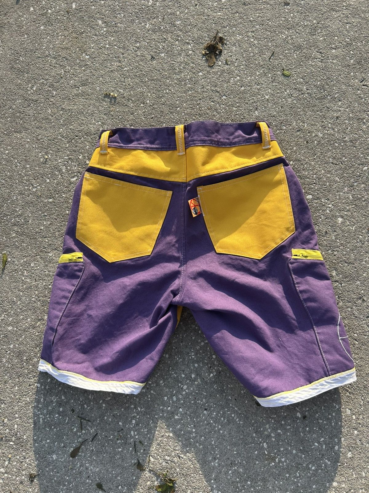 Other 1/1 Your World split color block lakers cargo shorts Size US 32 / EU 48 - 5 Thumbnail
