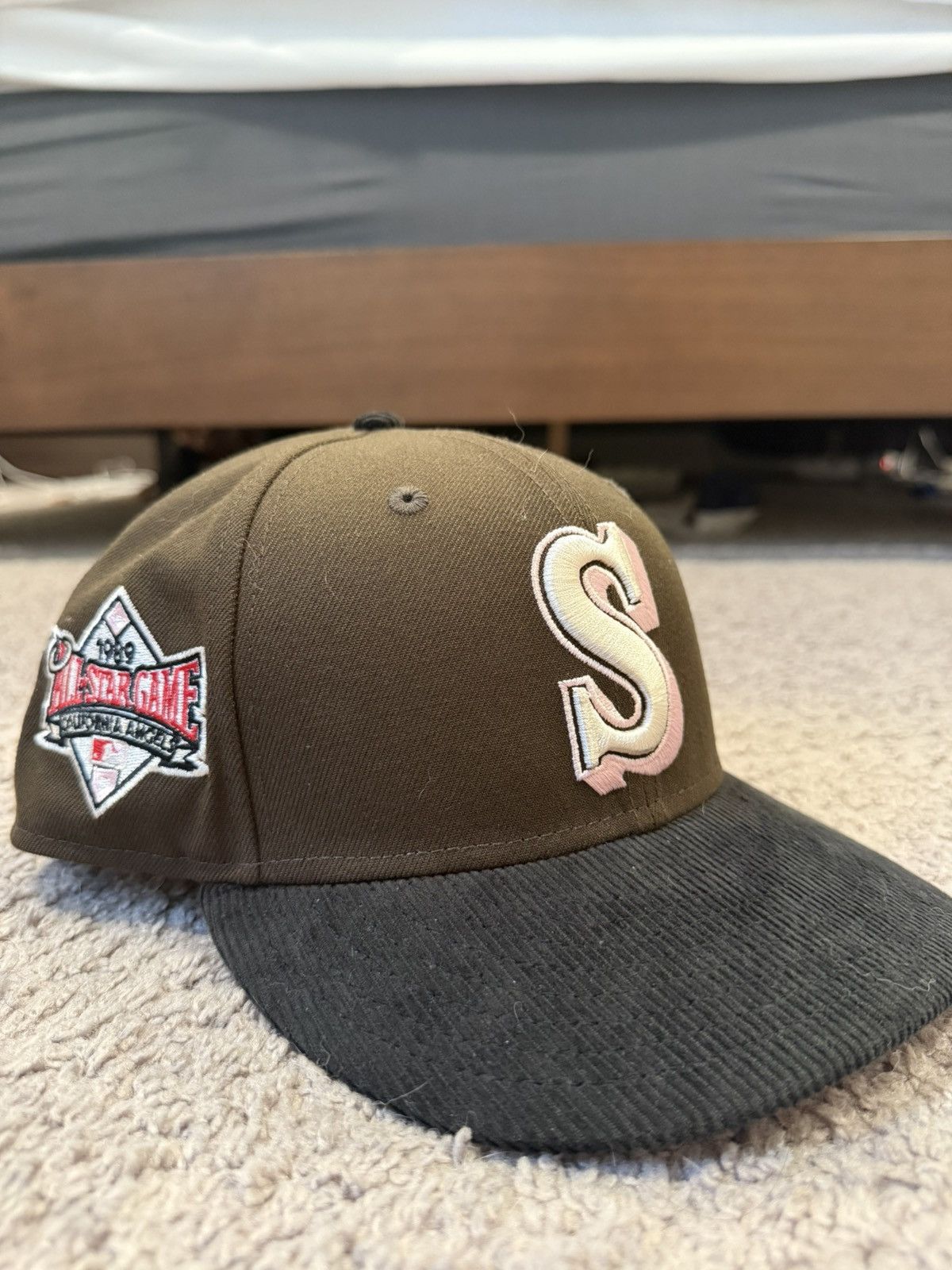 New Era Seattle Mariners Throwback Pink Brim 7 3/8 Size ONE SIZE - 1 Thumbnail