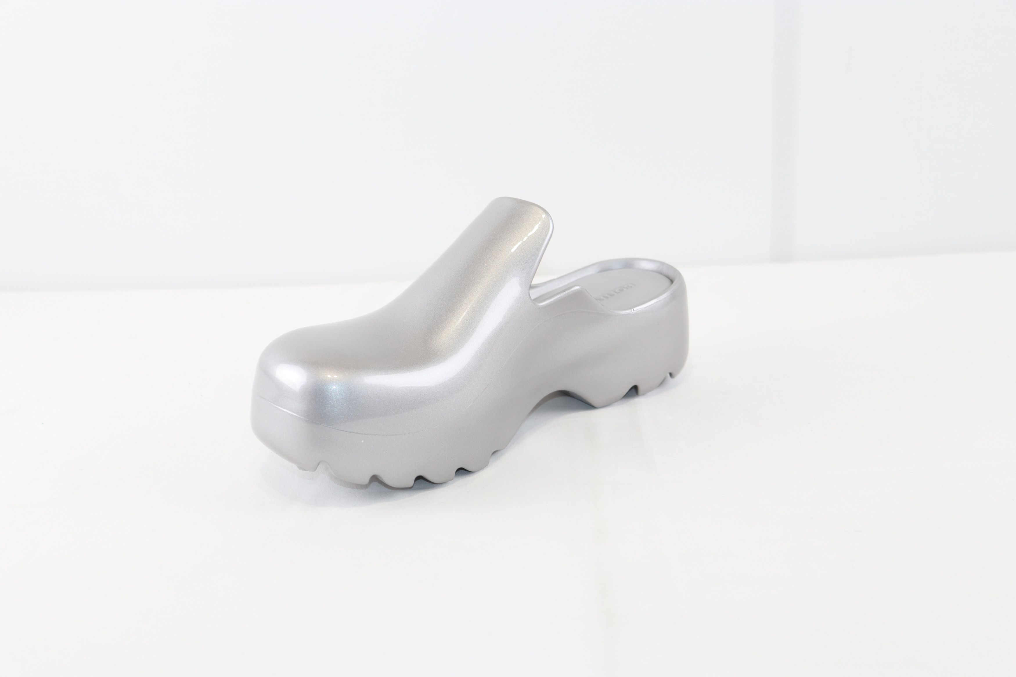 Bottega Veneta o1rshd1 / Flash Rubber Slipper / Slip On in Silver Size US 9 / EU 42 - 3 Thumbnail