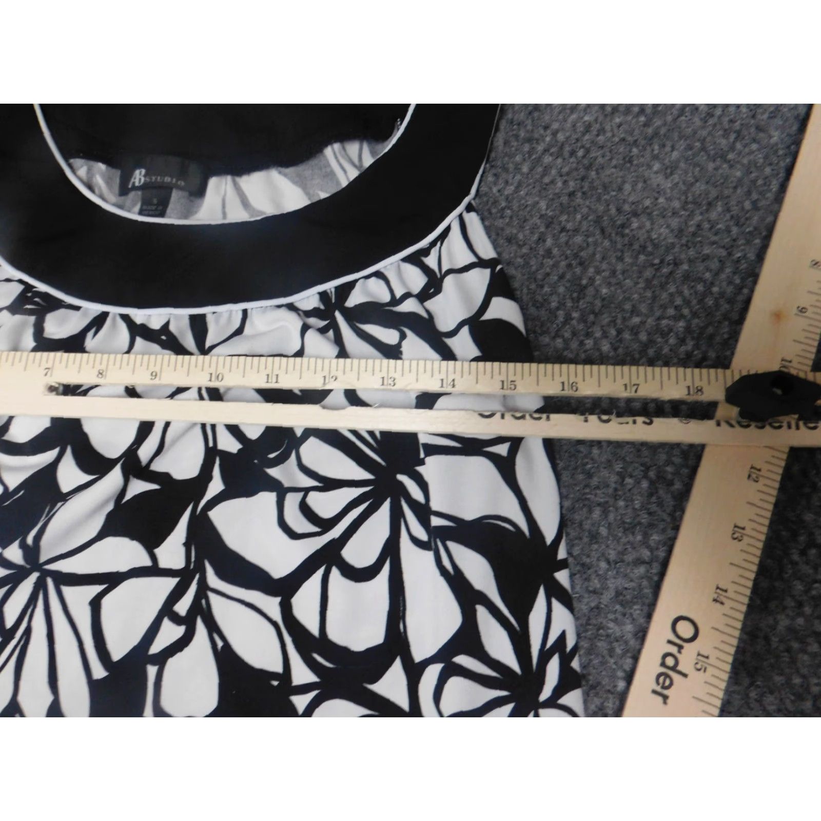 Vintage AB Studio Blouse Sleeveless Black Floral Knit Polyester Round Neck Pullover Regular Womens S Small Casual Eyelet Pleated Modern 2020s Style Girls? Size S / US 4 / IT 40 - 6 Thumbnail