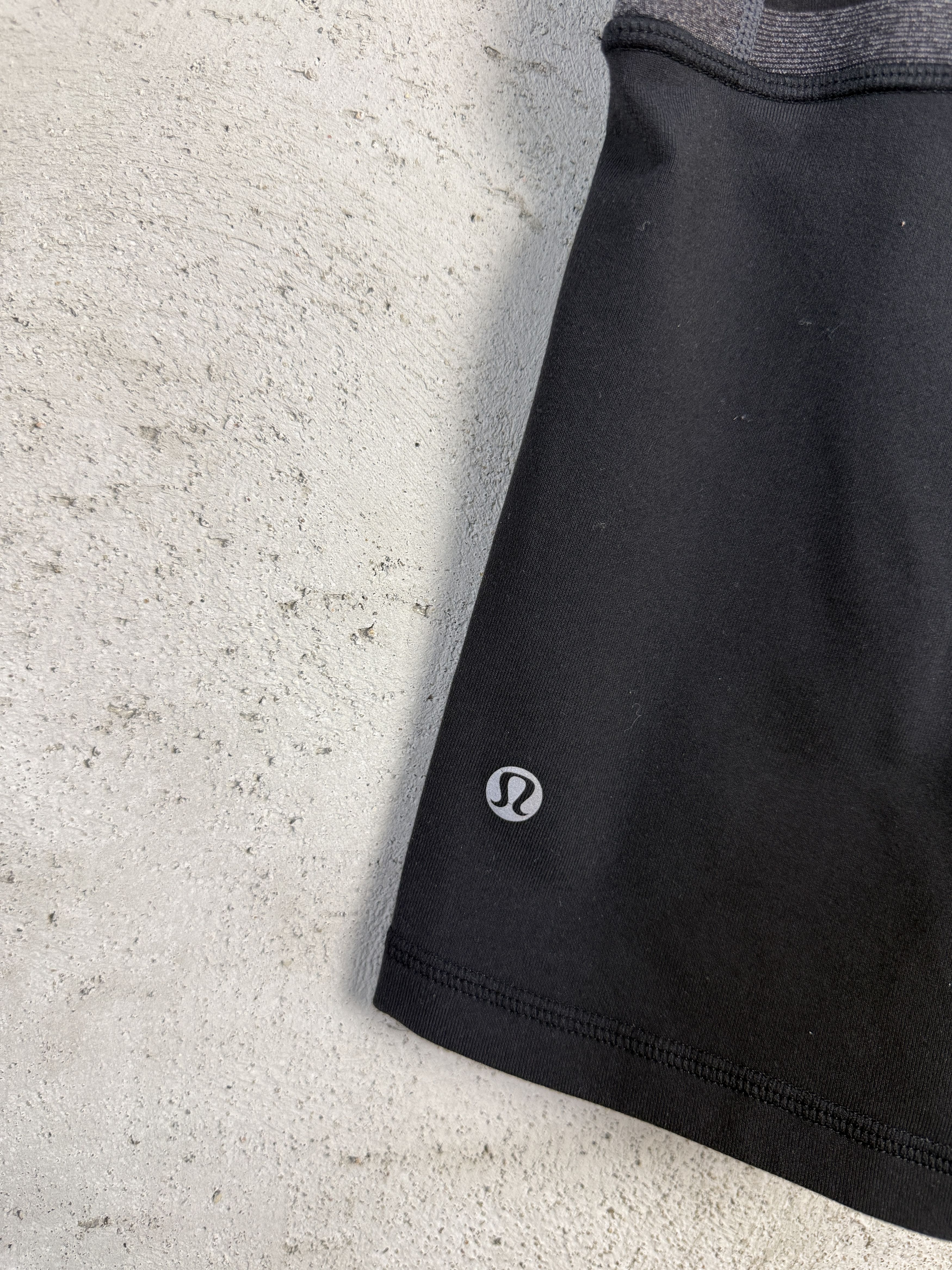 Lululemon Lululemon Reverse Groove Short sport gym pilates Size 30" / US 8 / IT 44 - 3 Thumbnail
