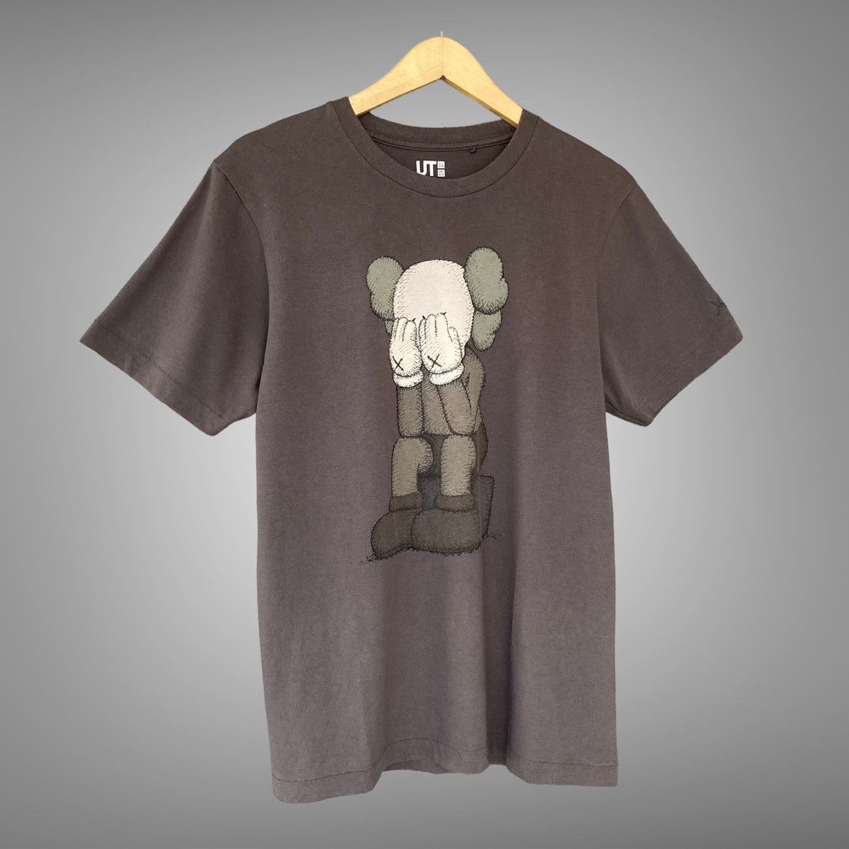 Kaws × Uniqlo 📢SENDOFFER📢 Kaws x Uniqlo 2016 Passing Through Tee Size US M / EU 48-50 / 2 - 3 Thumbnail