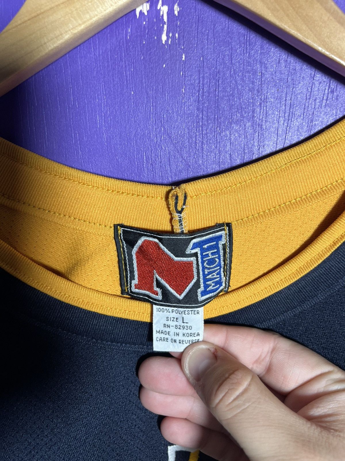 Vintage Vintage 90s Michigan wolverines hockey jersey Size US L / EU 52-54 / 3 - 4 Thumbnail