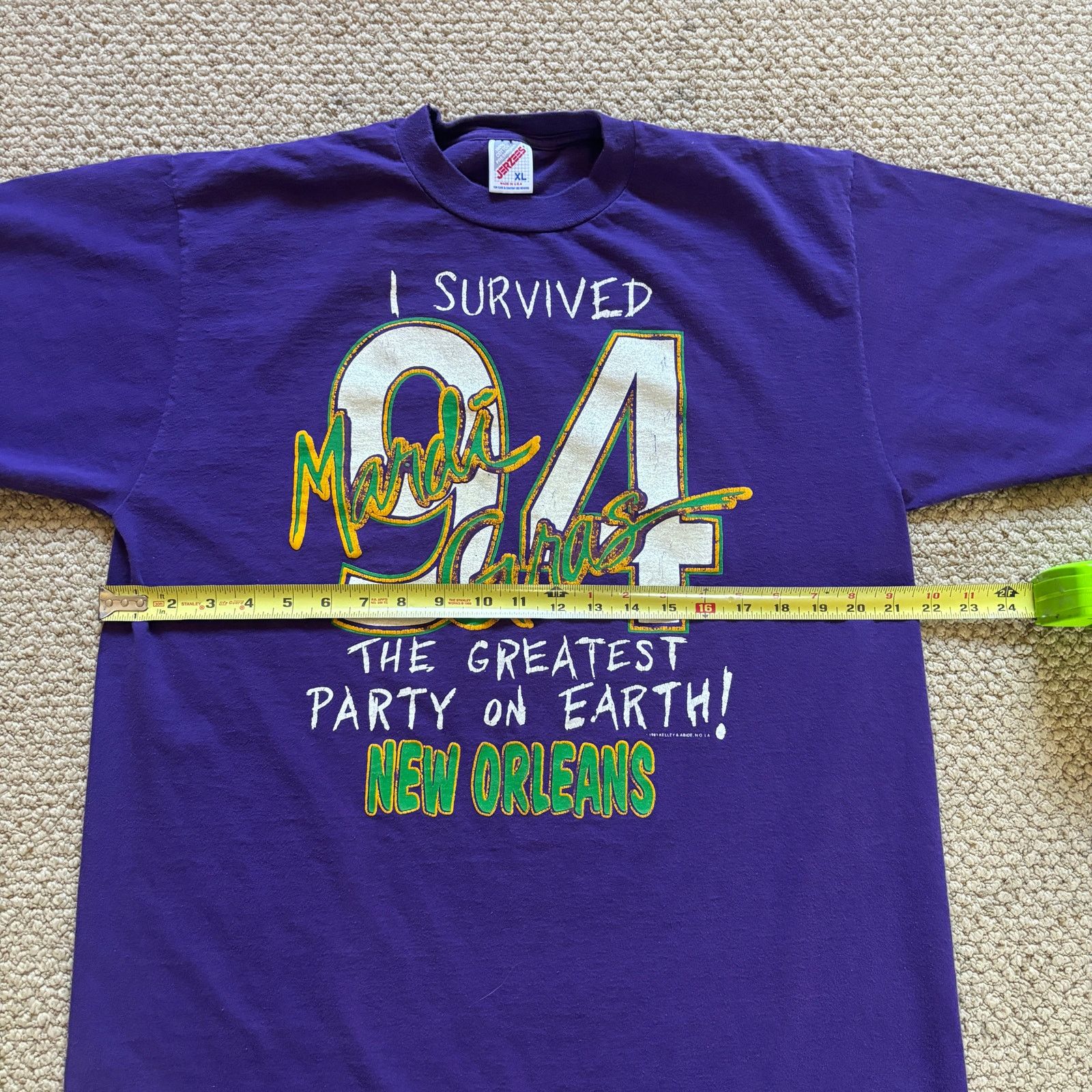 Jerzees Vintage 1994 "I Survived Mardi Gras" purple Tshirt XL 90s Size US XL / EU 56 / 4 - 8 Thumbnail