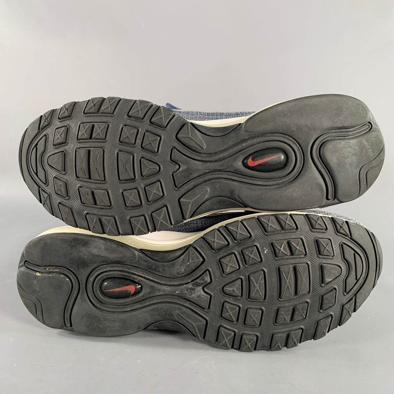 Nike NIKE Size 10.5 Grey Black Burgundy Logo Rubber Sole Sneakers Size US 10.5 / EU 43-44 - 6 Thumbnail