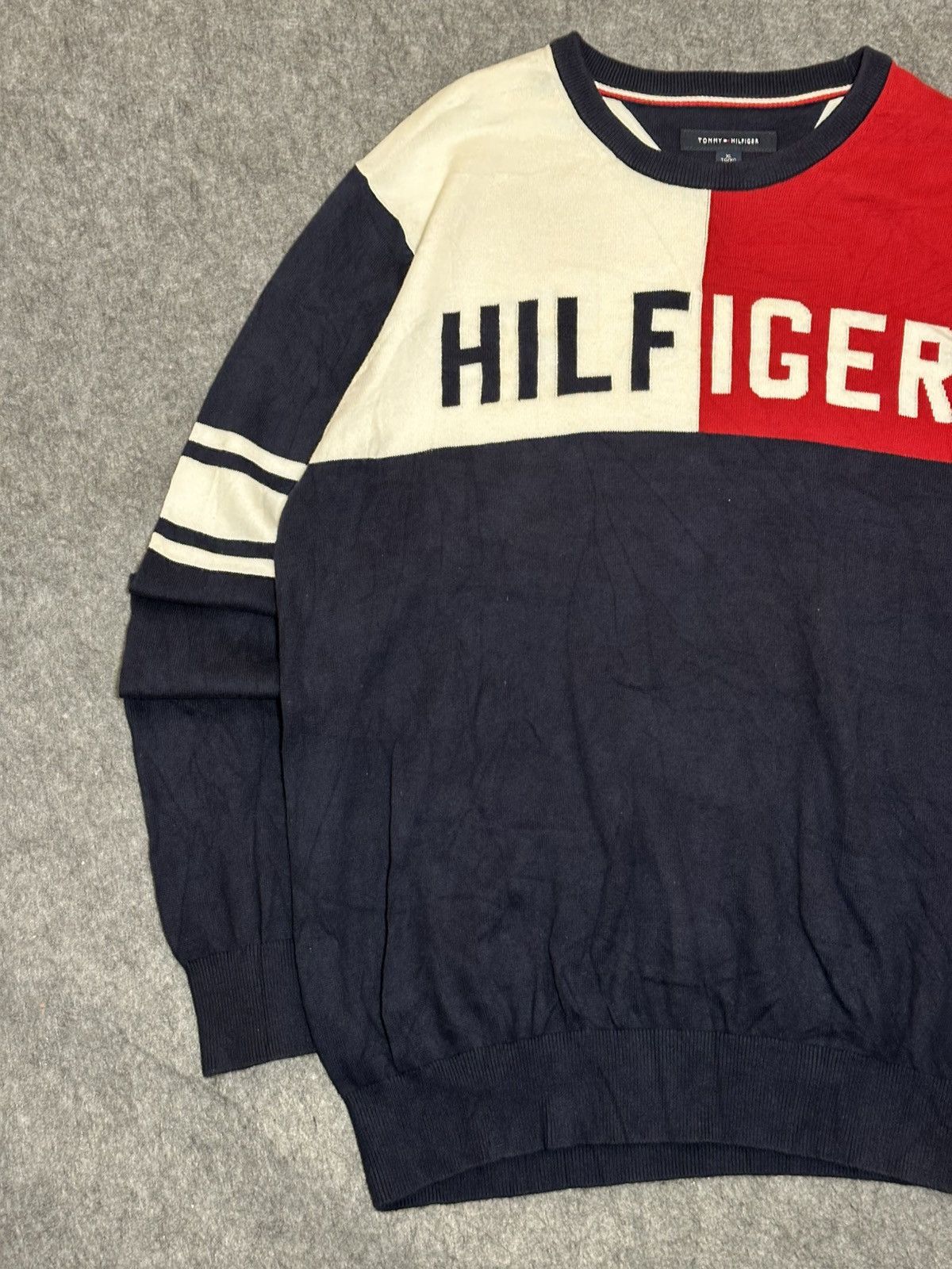 Tommy Hilfiger Tommy Hilfiger men's color block crew neck sweater. Size US XL / EU 56 / 4 - 3 Thumbnail