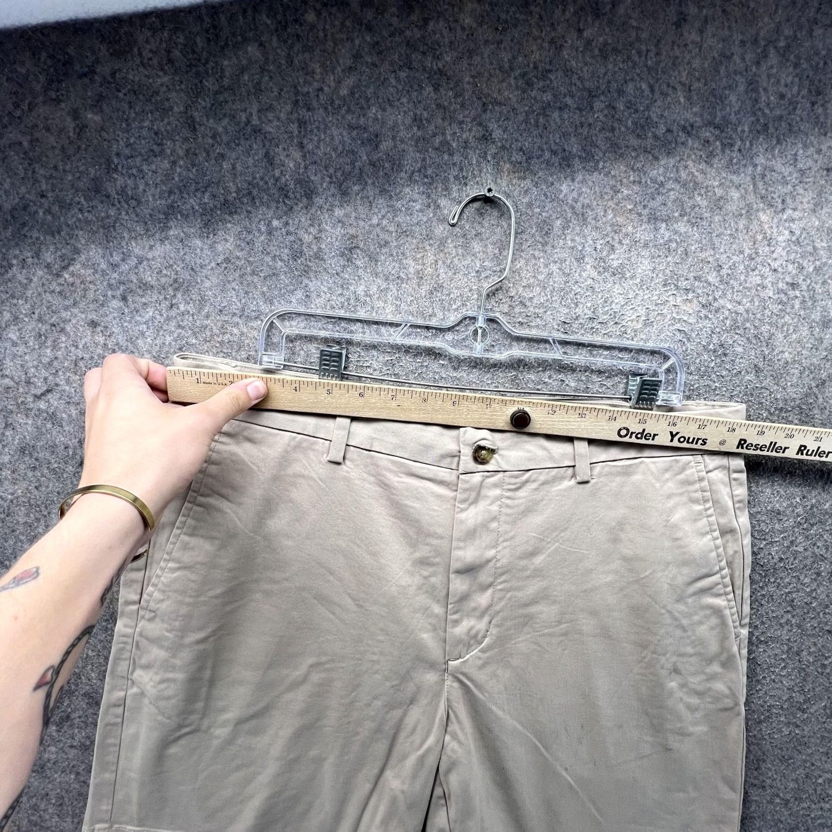 Vineyard Vines Vineyard Vines Shorts Mens 36 Beige Chino Flat Front Casual 9 Inseam Summer Size US 36 / EU 52 - 2 Thumbnail