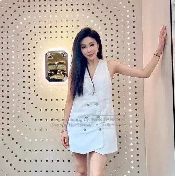 Chanel Chanel White cotton V-neck double-breasted sleeveless vest Size XS / US 0-2 / IT 36-38 - 9 Thumbnail