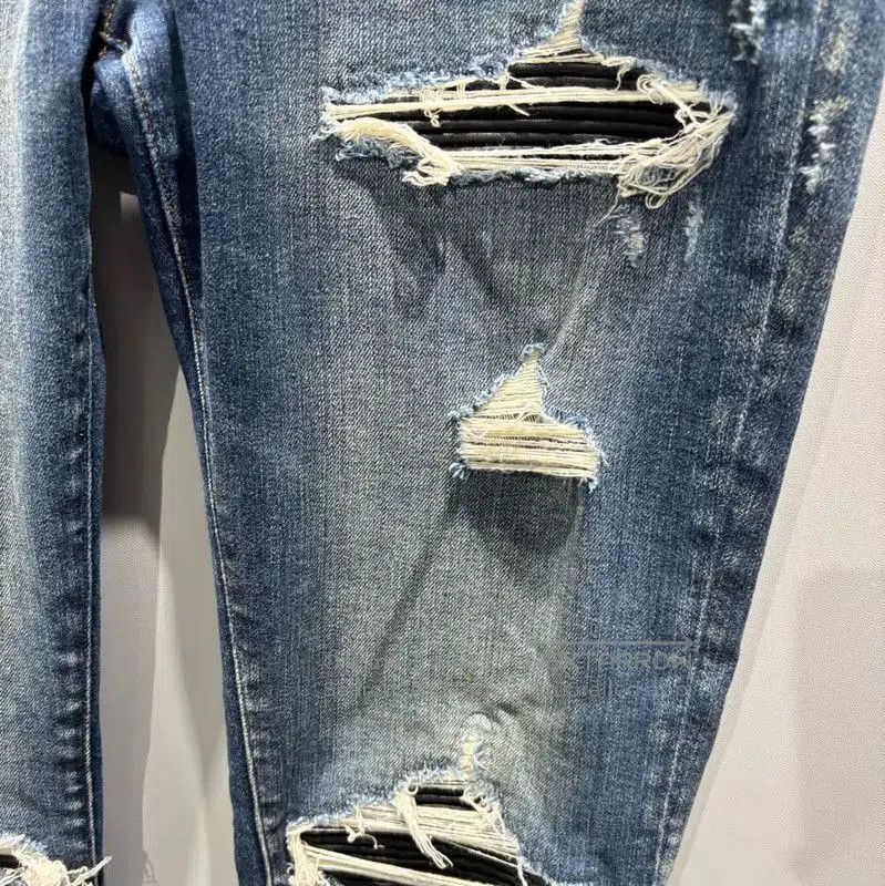 AMI AMI Blue Casual Distressed Denim Pants . Size US 32 / EU 48 - 6 Thumbnail
