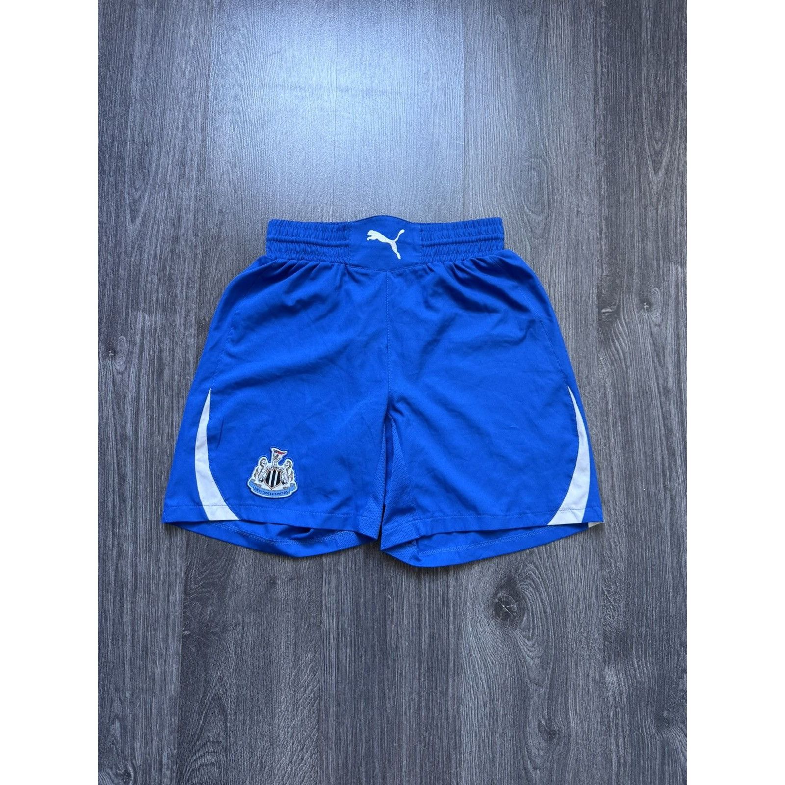 Puma 00s Vintage Puma New Castle Soccer Shorts Size US 32 / EU 48 - 1 Thumbnail