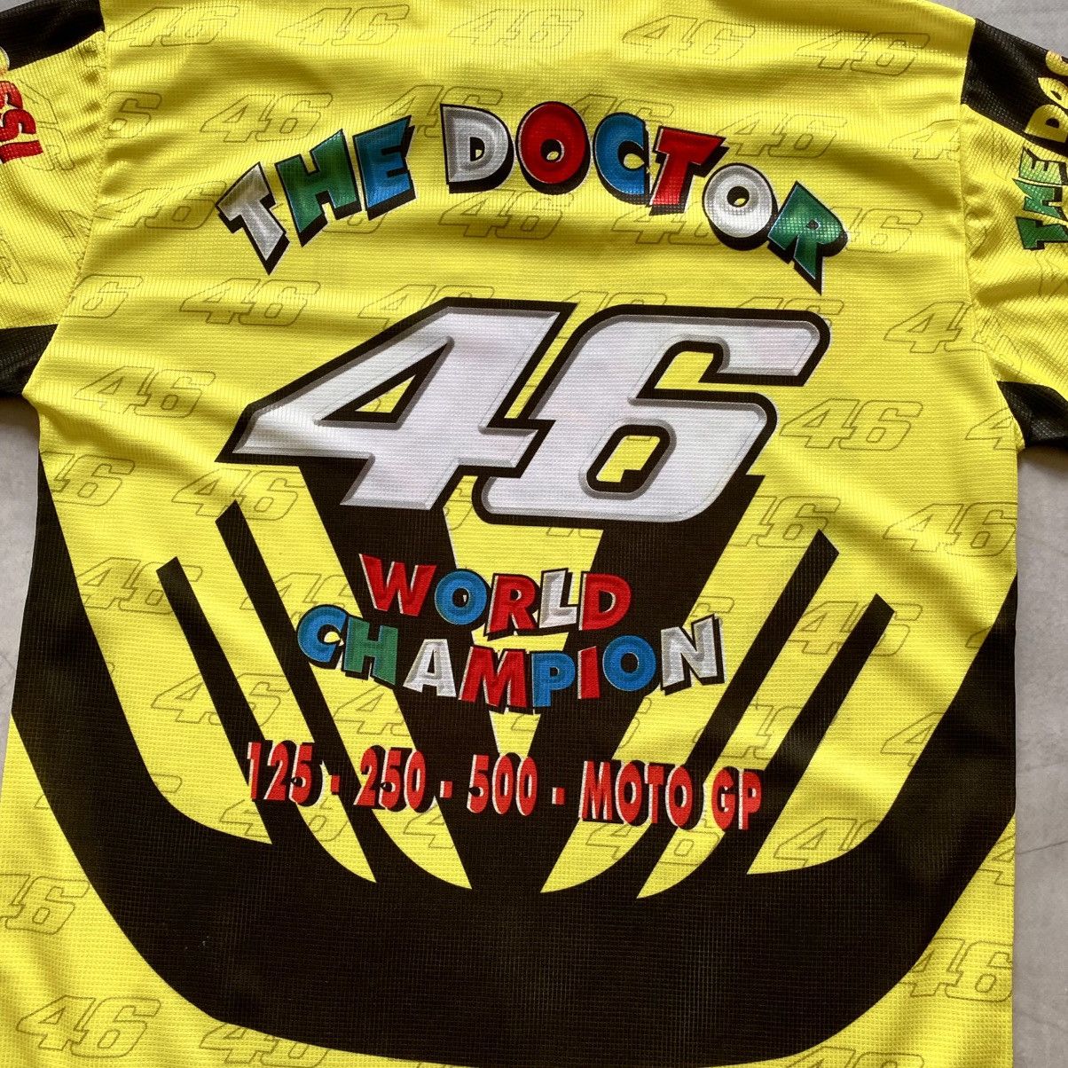 Vintage Vintage Valentino Rossi 46 The Doctor All Over Print T-shirt Size US S / EU 44-46 / 1 - 7 Thumbnail