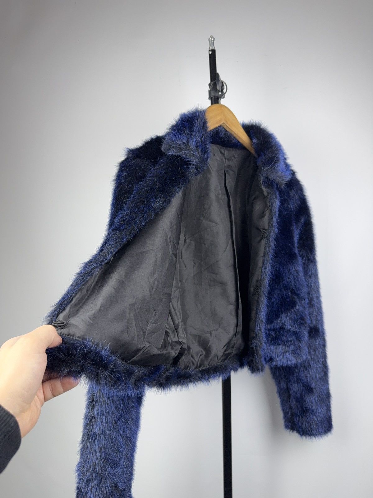 Japanese Brand Avant Garde Japanese Y2K Blue Fluffy Faux Fur Cropped Jacket Size L / US 10 / IT 46 - 3 Thumbnail