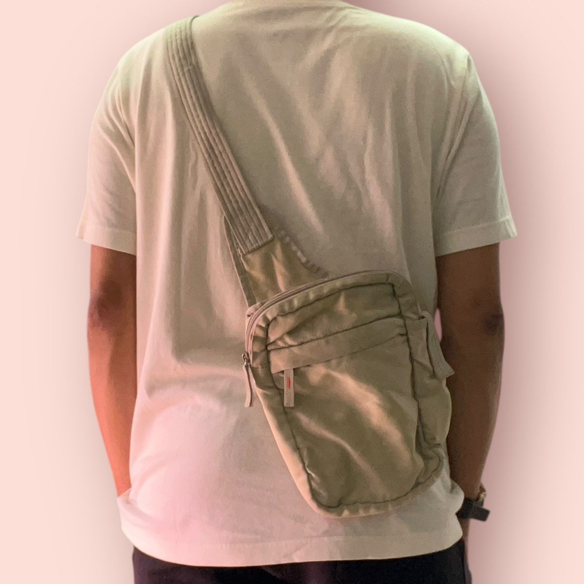 Japanese Brand × Jun Takahashi × Uniqlo VINTAGE Y2k UNIQLO BEIGE CROSSBODY BODYBAG Size ONE SIZE - 14 Thumbnail