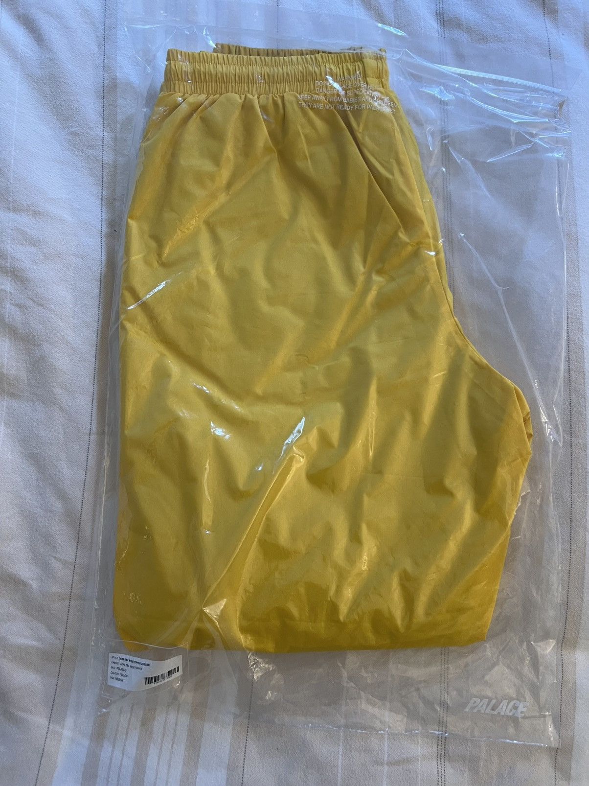 Palace Palace Gore-Tex Windstopper Jogger Yellow Men’s Size Medium Size US 32 / EU 48 - 4 Thumbnail