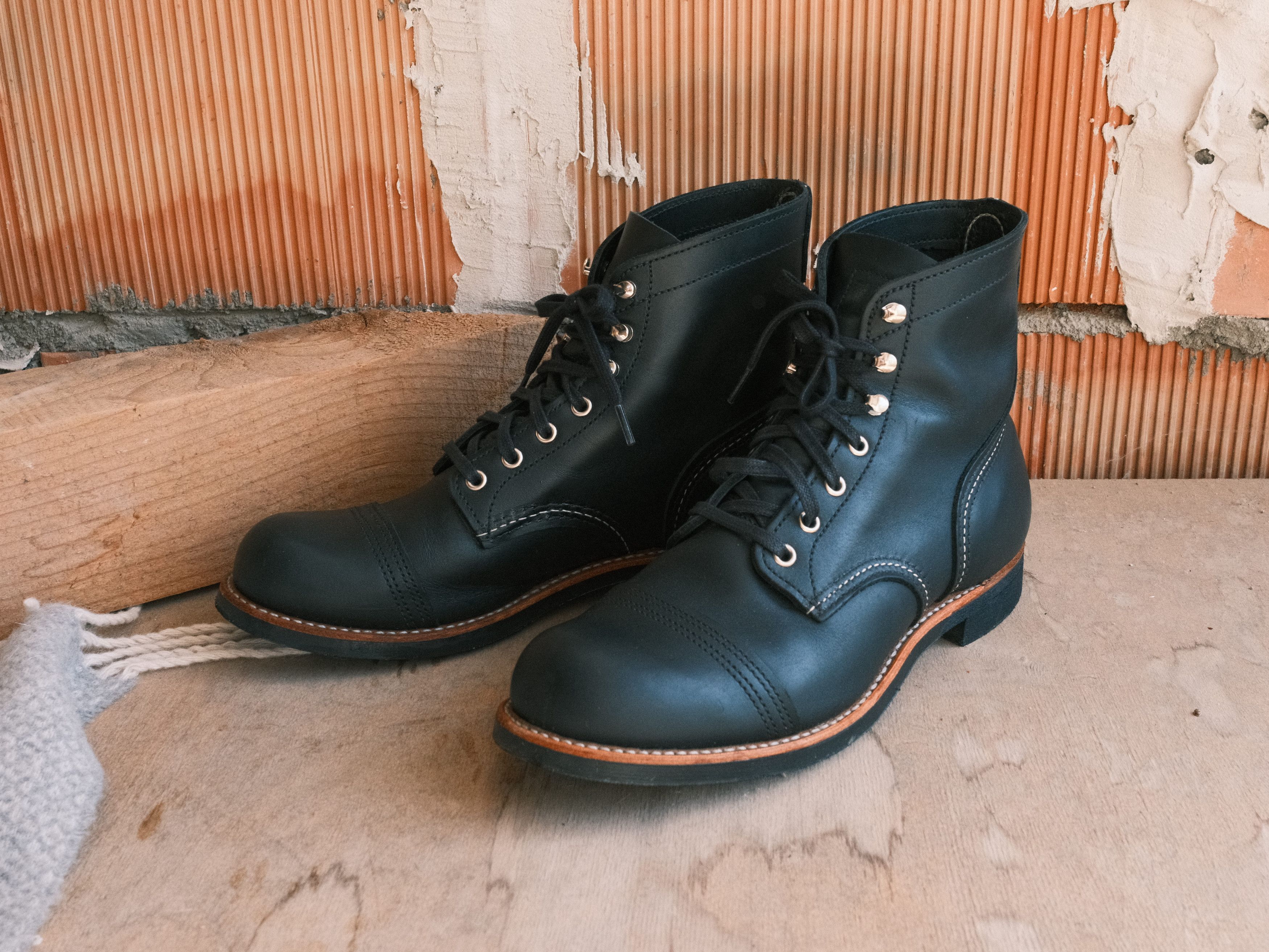 Red Wing Red Wing 2934 Lineman Boots Black Chrome 11D US | Grailed