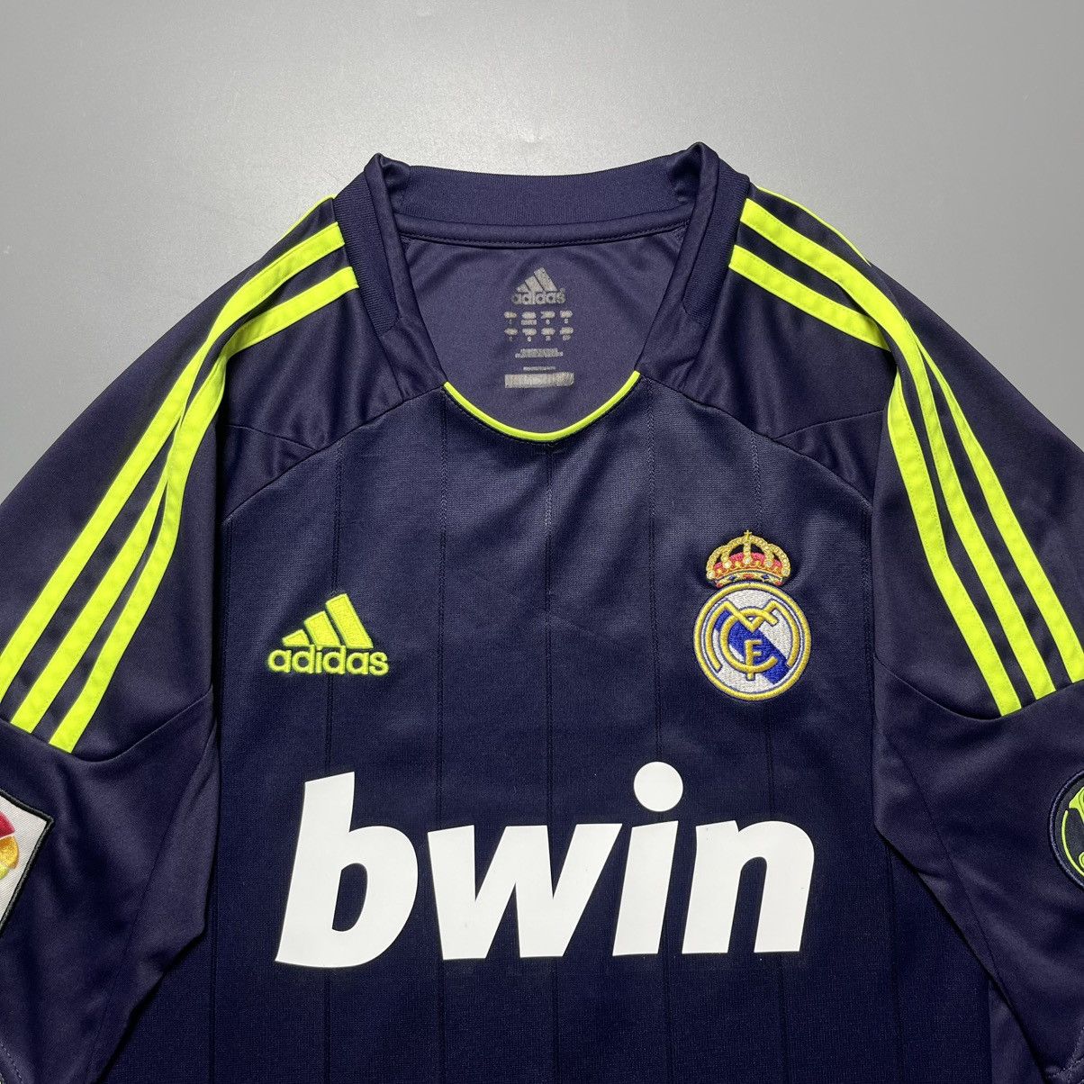 Adidas REAL MADRID 2012/2013 FOOTBALL AWAY JERSEY #7 RONALDO Size US S / EU 44-46 / 1 - 4 Thumbnail