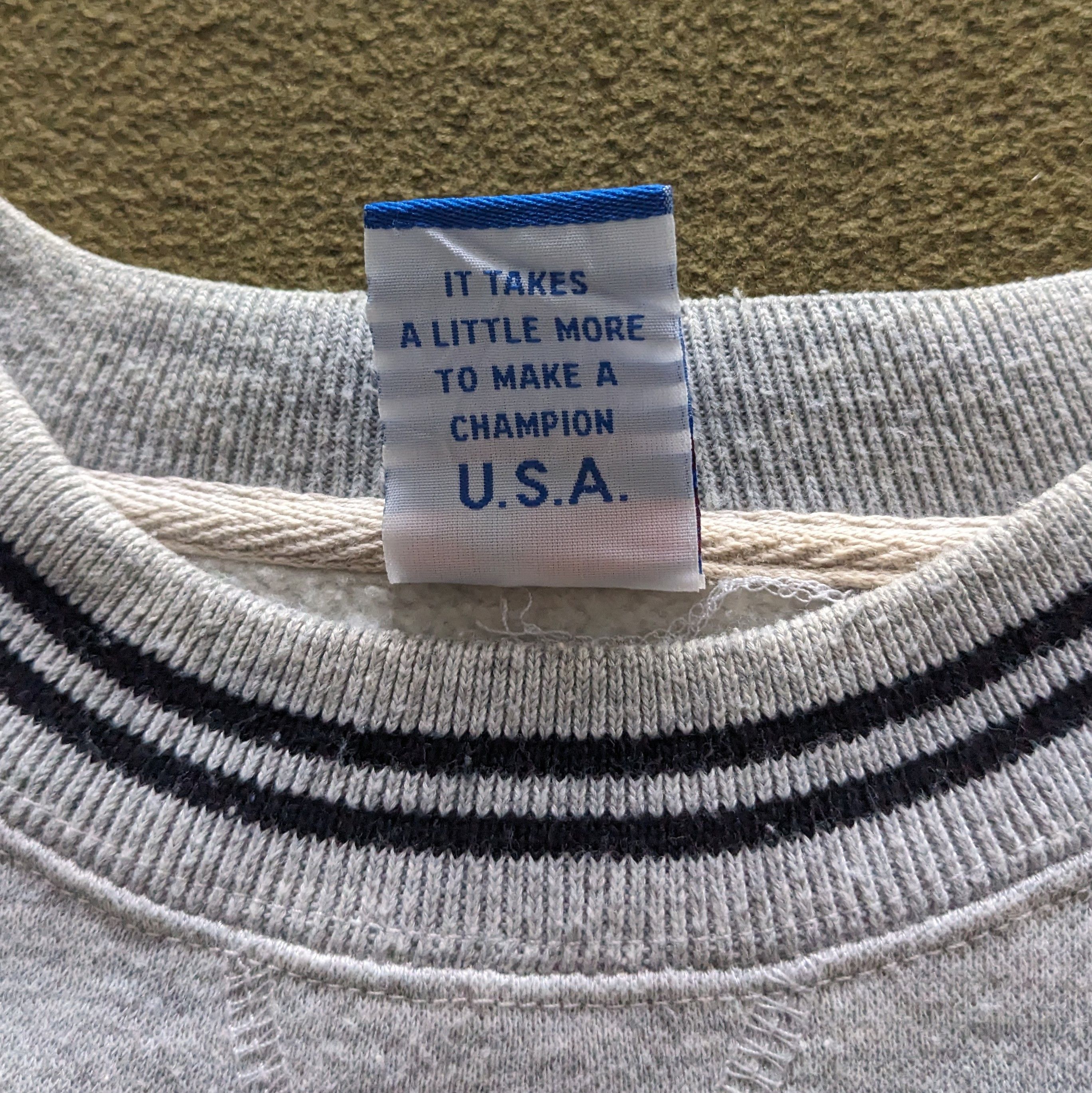 Champion Vintage CHAMPION Sportswear Brand Sweatshirt Size US M / EU 48-50 / 2 - 6 Thumbnail