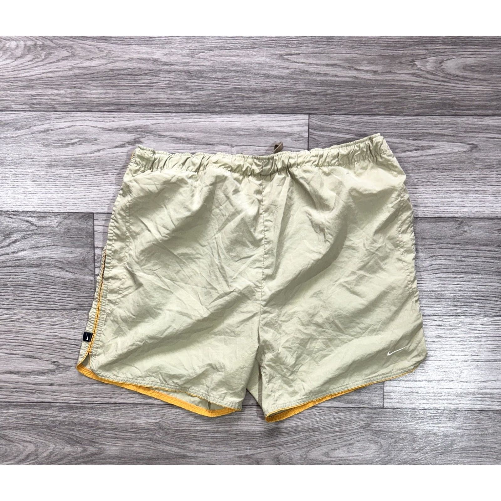 Nike VINTAGE Nike Mens Beige Shorts L Activewear 1990s Swoosh Size US 33 - 2 Thumbnail