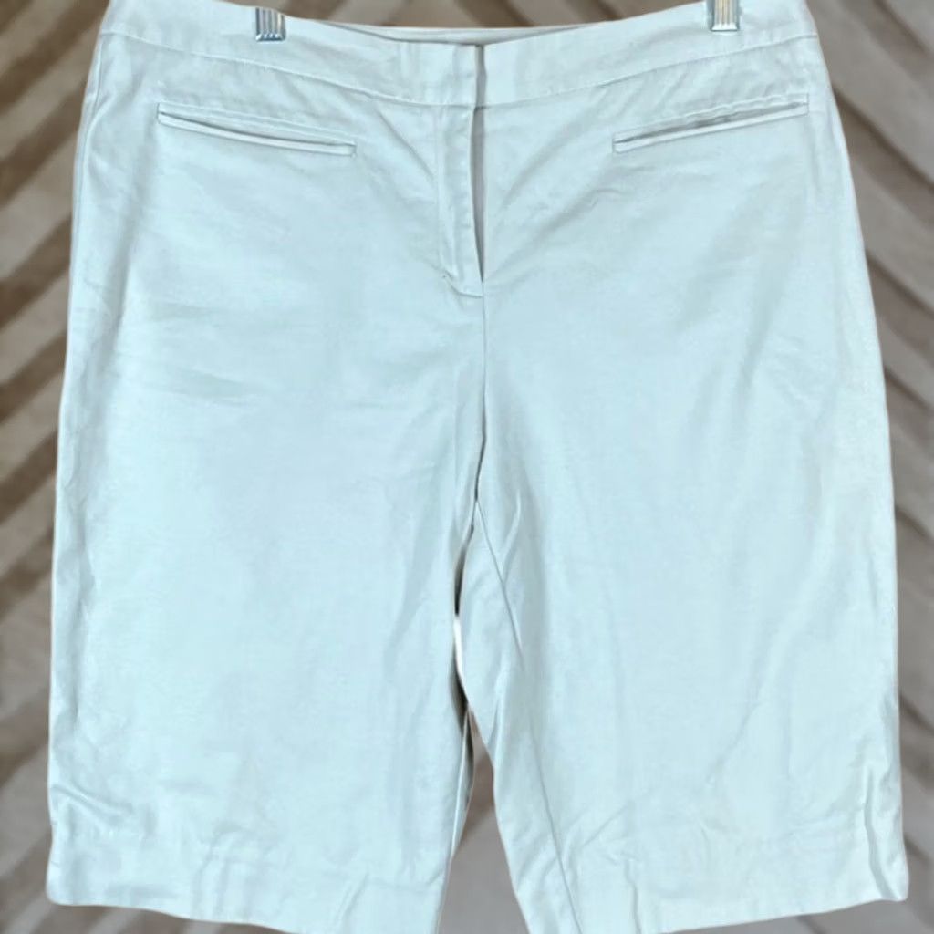 Vintage Chicos Womens Shorts Bermuda Cream High Rise Relaxed Stretch 2 (L) Mens? Size 24" / US 00 / IT 34 - 1 Thumbnail