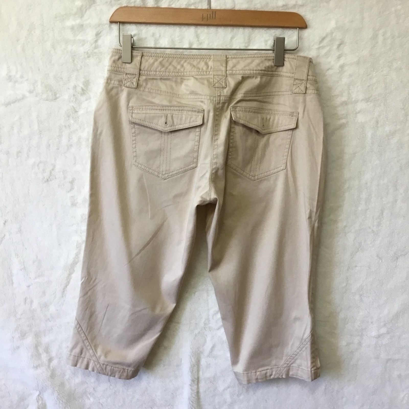 White House Black Market White House Black Market Beige Slim Petal Pushers Size 27" / US 4 / IT 40 - 4 Thumbnail