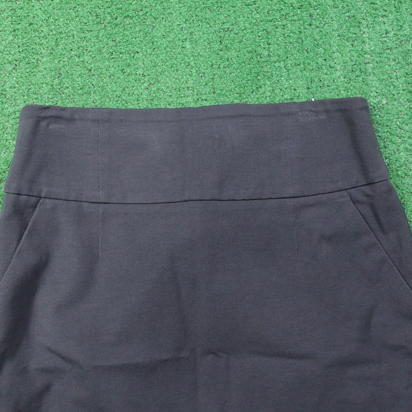 Banana Republic VINTAGE Banana Republic Women's Skirt Size 10 Charcoal Gray Business Casual Office Wear Slim Fit 21.5" Fall Spring Summer Winter Size 32" / US 10 / IT 46 - 2 Thumbnail