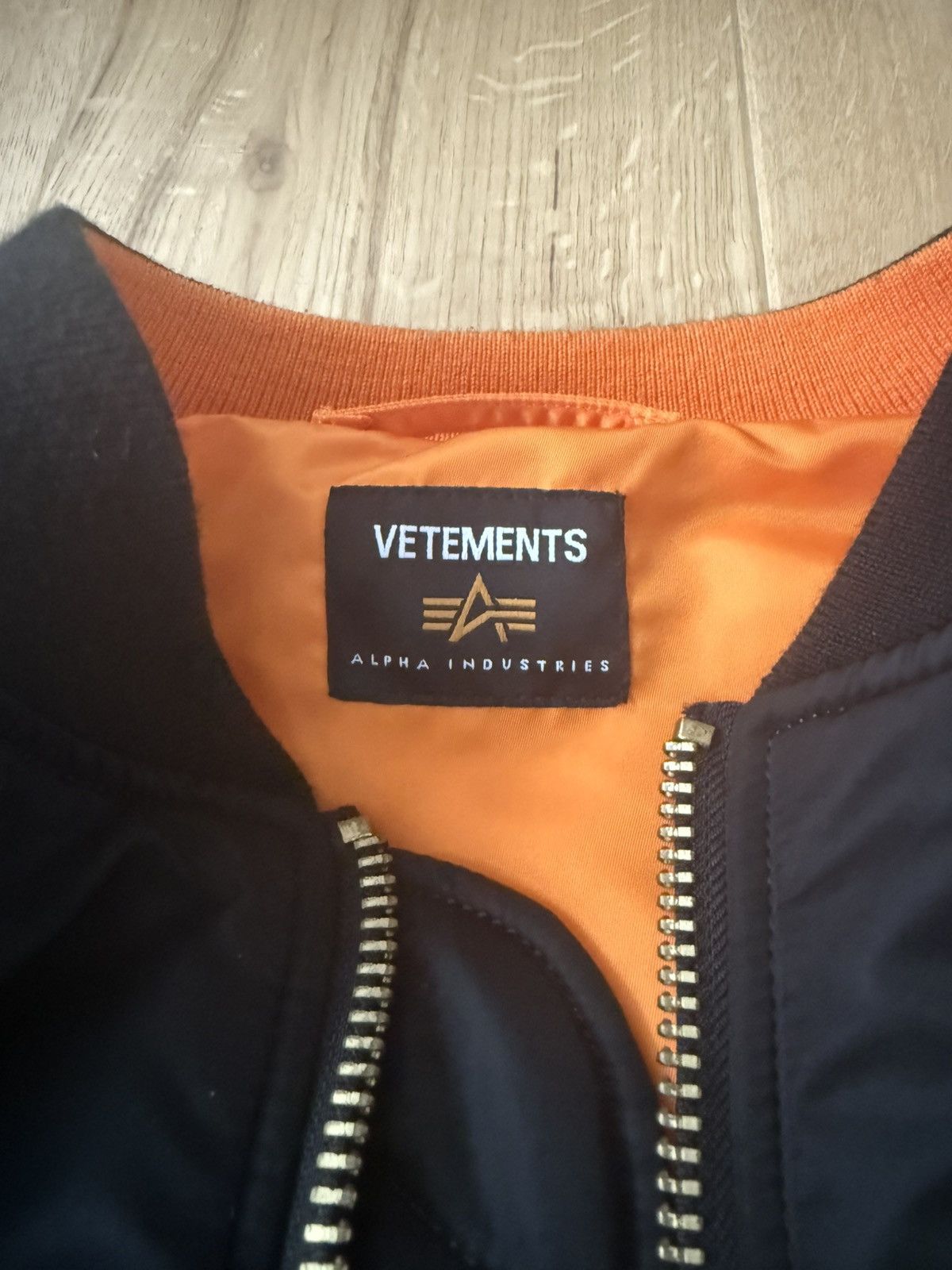 Alpha Industries × Vetements VETEMENTS SS18 Homme Emoji Reversible Bomber Size US S / EU 44-46 / 1 - 3 Thumbnail
