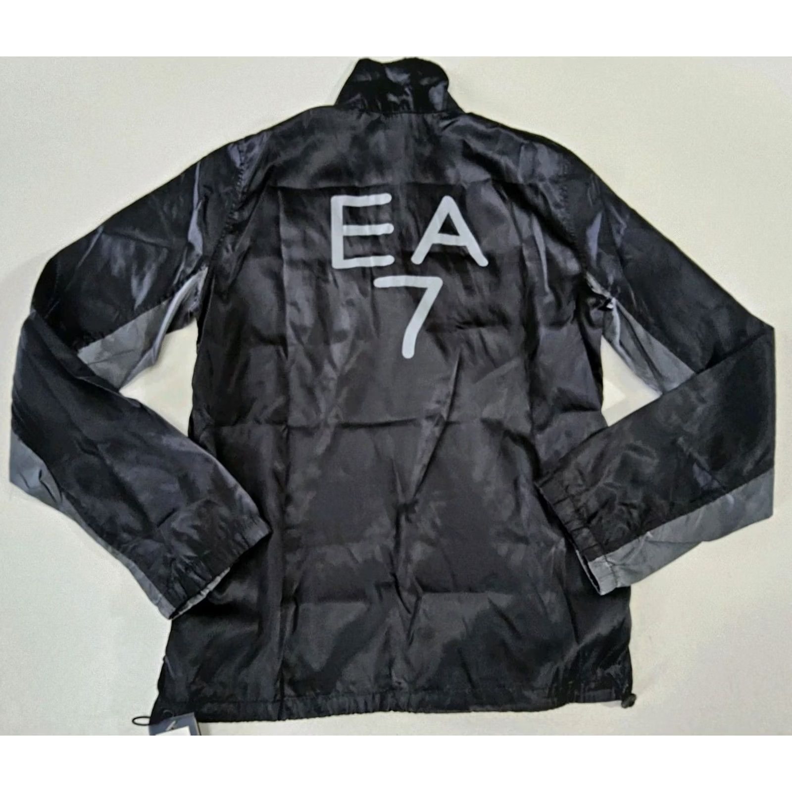Emporio Armani EA7 Emporio Armani Windbreaker 1/4 Zip Pullover Size M Black Unisex Adults Pullover Activewear Def: 1/4 Zip, Chest 38" Length 25.5" Size M / US 6-8 / IT 42-44 - 2 Thumbnail