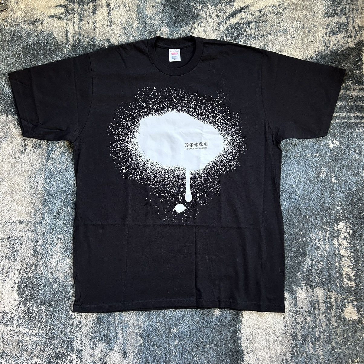 Jun Takahashi × Supreme × Undercover SPRiNG SUMMER 2023 TAG TEE BLACK WHiTE Size US XL / EU 56 / 4 - 5 Thumbnail