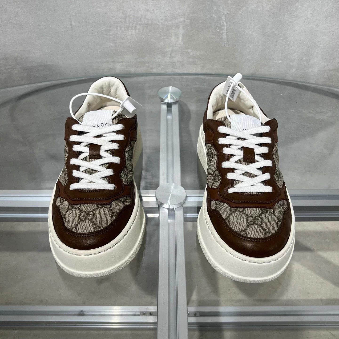 Gucci Gucci Biscuit Skate Shoes White Brown GG Monogram Size US 5 / IT 35 - 1 Thumbnail