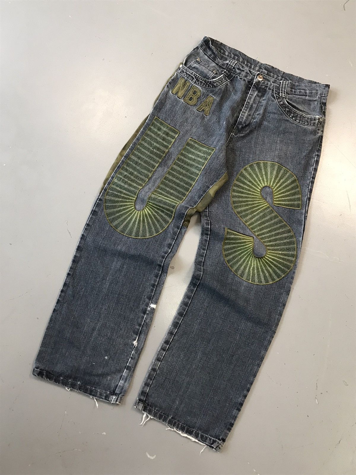 NBA × Vintage Vintage NBA SpellOut embroidered denim Size US 32 / EU 48 - 2 Thumbnail