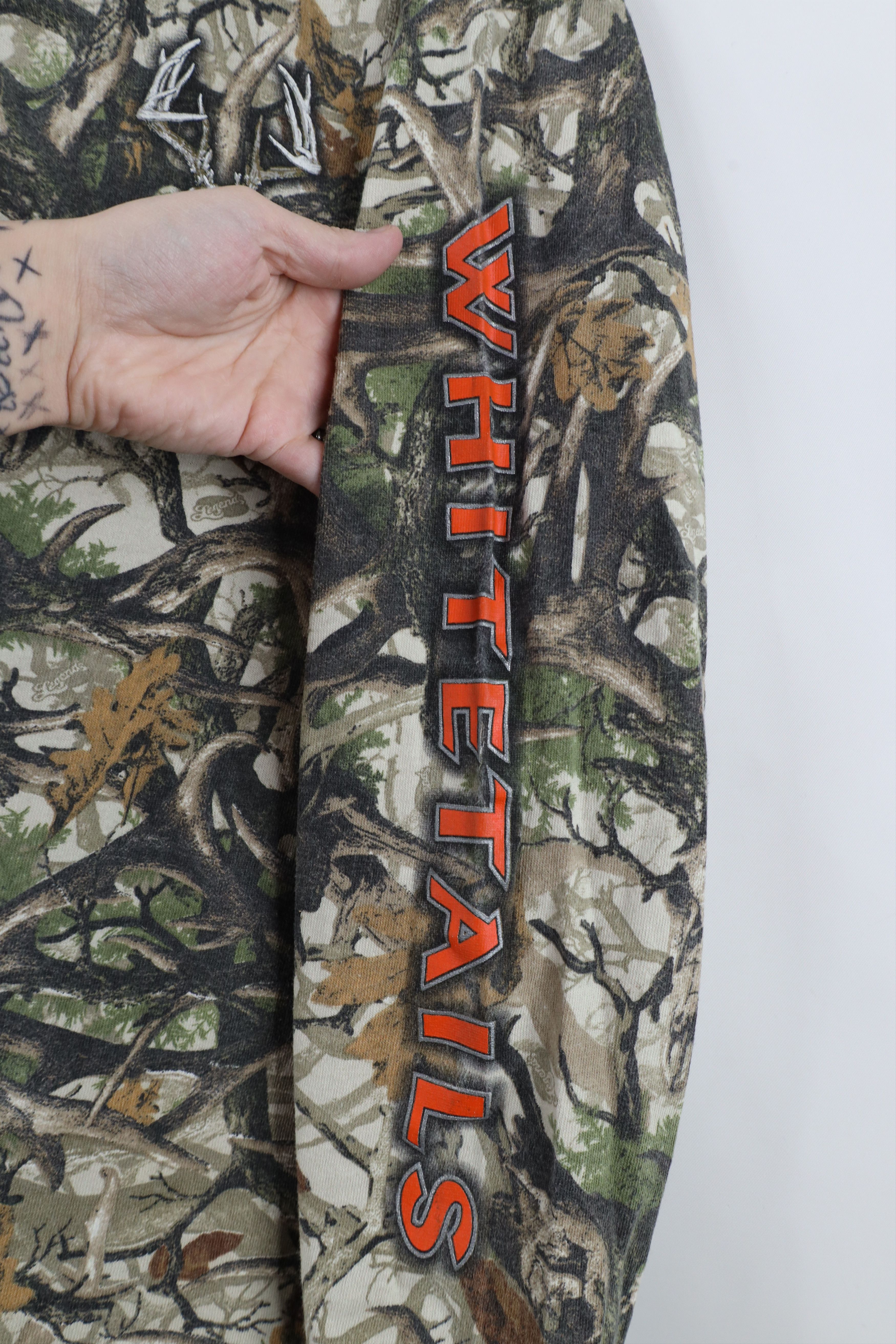 Vintage Vintage Streetwear Whitetail Camouflage Long Sleeve T-Shirt Size US S / EU 44-46 / 1 - 6 Thumbnail