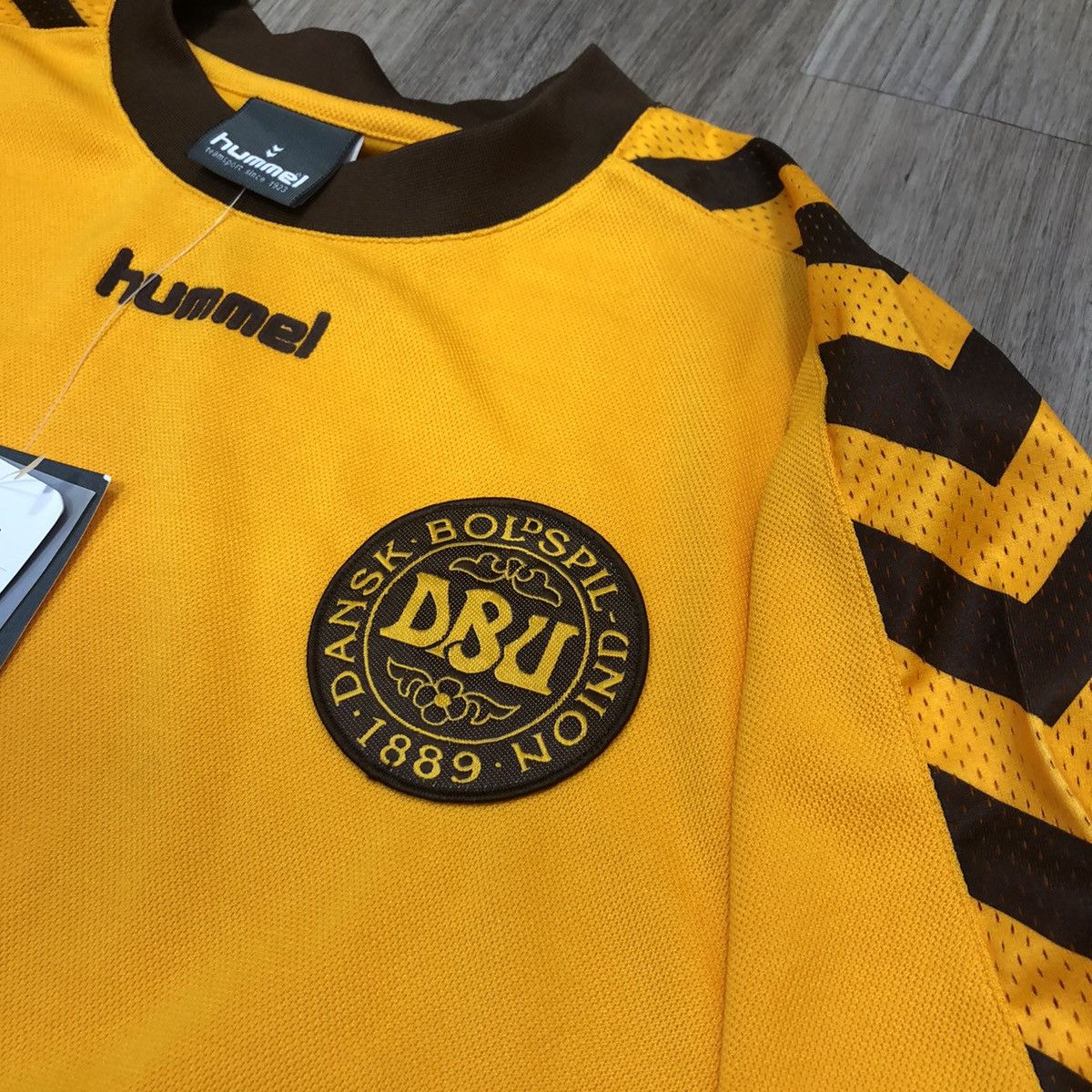 Hummel Denmark 2000 training jersey #5 (Bnwt) Size US M / EU 48-50 / 2 - 3 Thumbnail