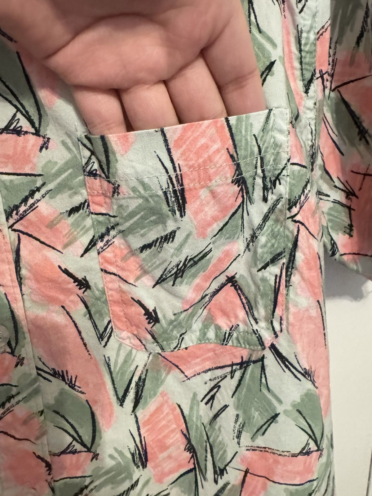 Other Stranger Things Mens' Hopper Woven Button Up Shirt Size MD Size US M / EU 48-50 / 2 - 8 Thumbnail