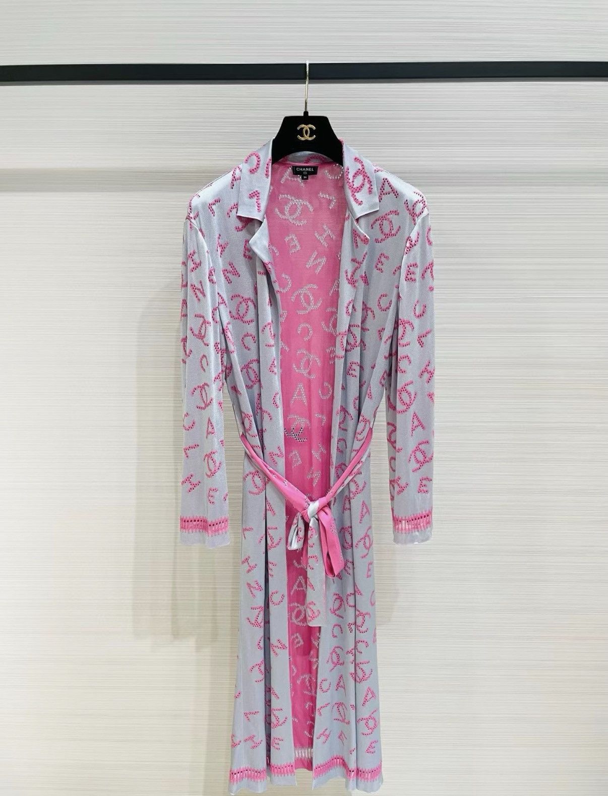 Chanel Chanel Classic Grey-Pink Embroidered Logo Long Cardigan J33 Size XS / US 0-2 / IT 36-38 - 1 Thumbnail