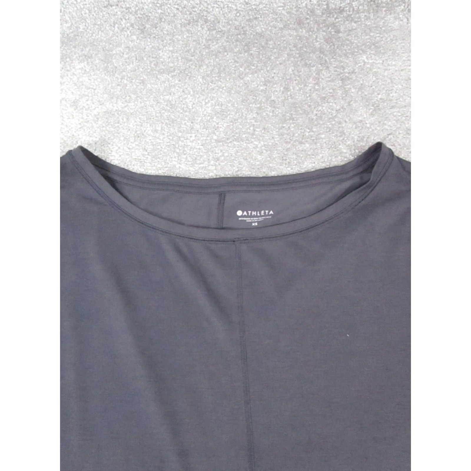 Athleta Athleta Shirt Womens XS Gray Pullover Activewear Breathable Lightweight Arm: Long Sleeve Round Neck Athletic Fit Gym & Training Womens XS Gray Size XS / US 0-2 / IT 36-38 - 2 Thumbnail