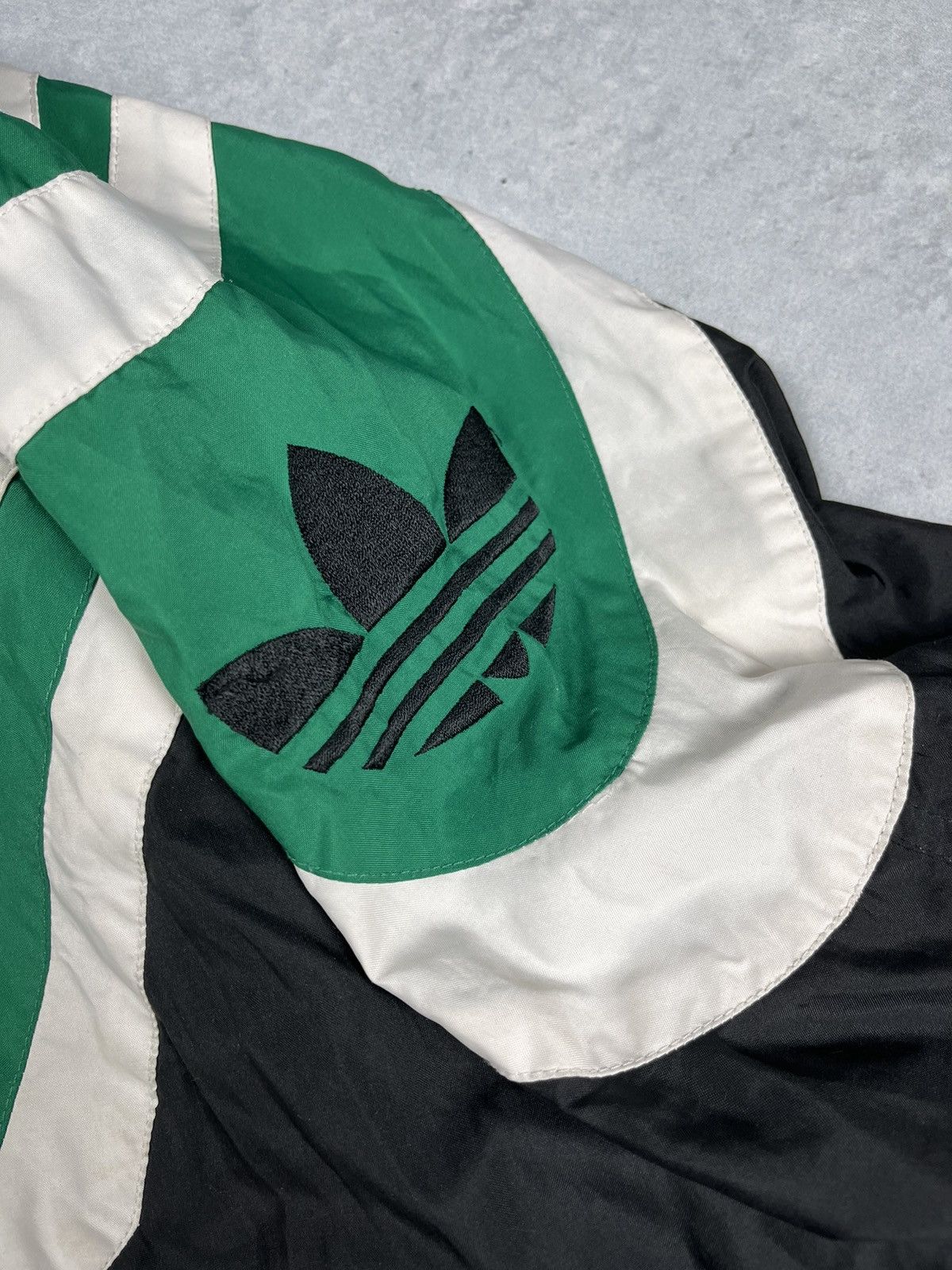 Vintage Y2K ADIDAS VINTAGE 90s NYLON JACKET Size US M / EU 48-50 / 2 - 4 Thumbnail