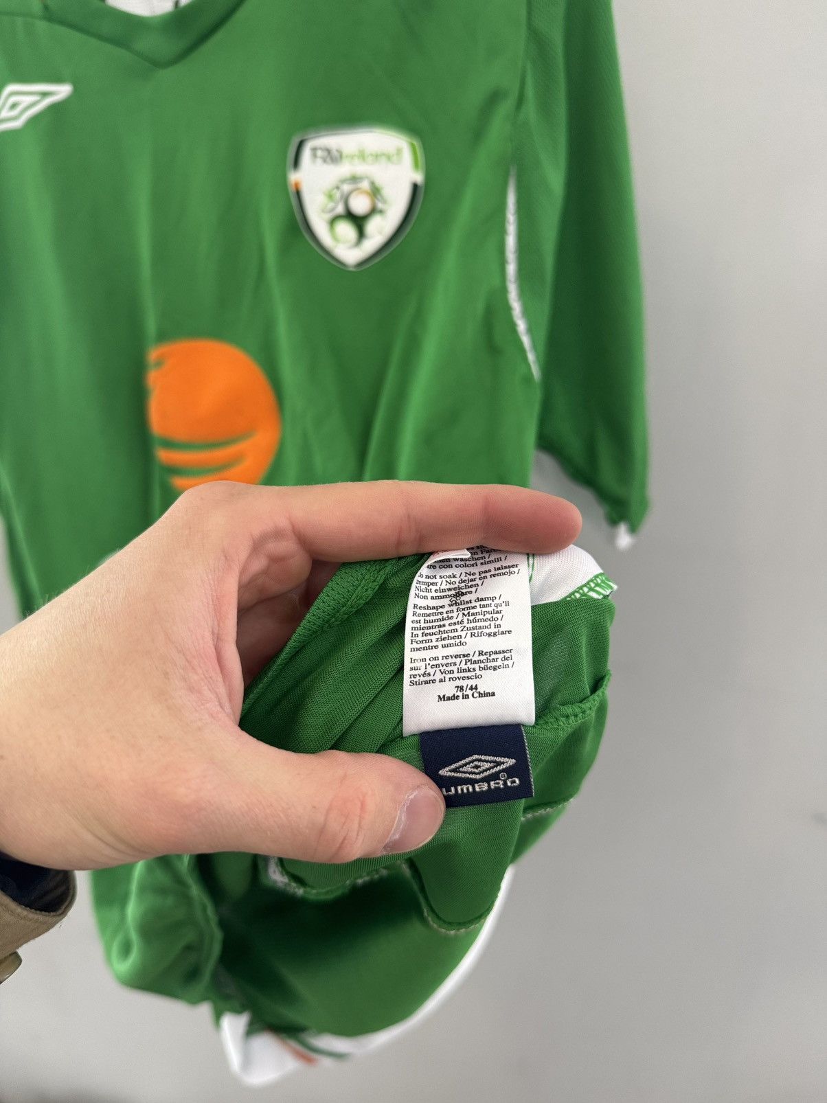 Umbro FA Ireland soccer jersey casual shirt football Size US M / EU 48-50 / 2 - 6 Thumbnail