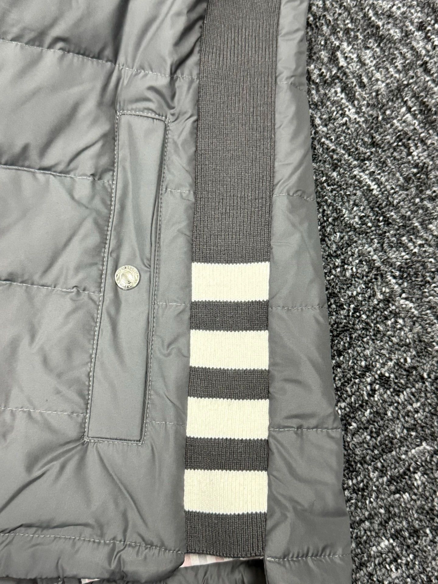 Thom Browne Thom Browne Women's Classic Mid Gray Down Vest Size40 Size S / US 4 / IT 40 - 4 Thumbnail