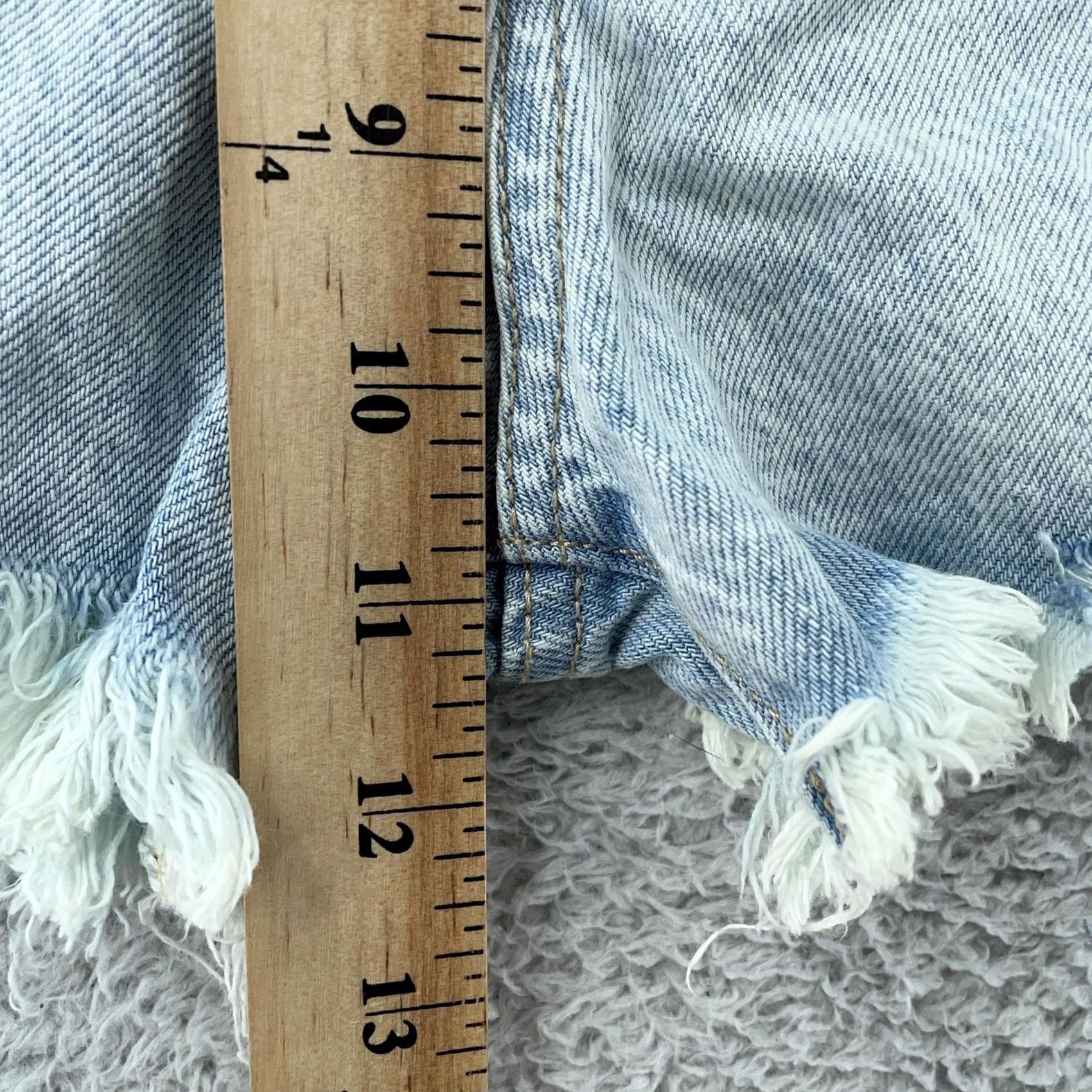 Vintage Aéropostale High Rise Shorty Denim Shorts Light Wash Vintage Distressed Womens 6 Blue Shorty Vintage Womens Jeans Shorts Size 28" / US 6 / IT 42 - 7 Thumbnail