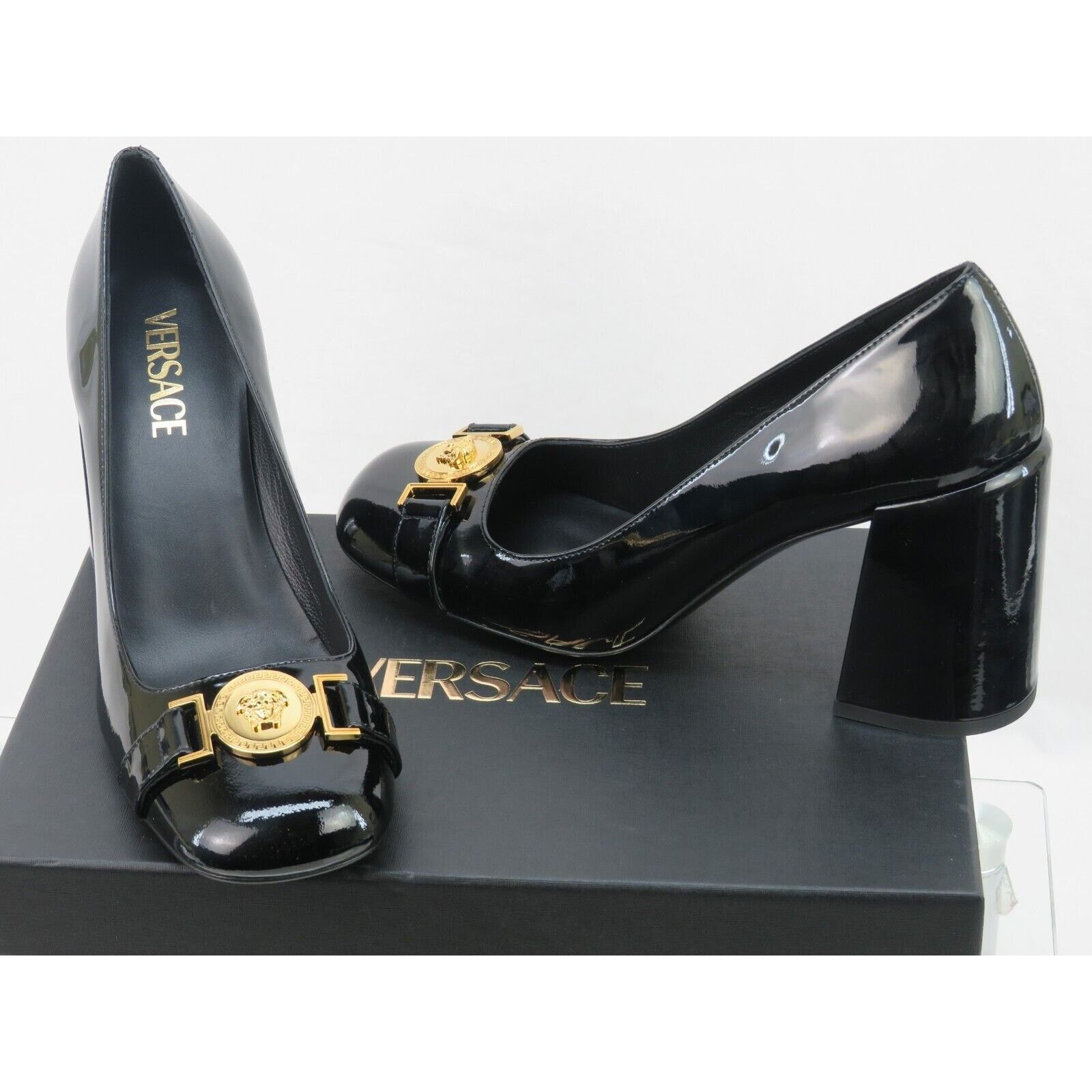 Versace VERSACE BLACK PATENT LEATHER GOLD MEDUSA HEAD PUMPS 38.5 Size US 8.5 / IT 38.5 - 12 Thumbnail