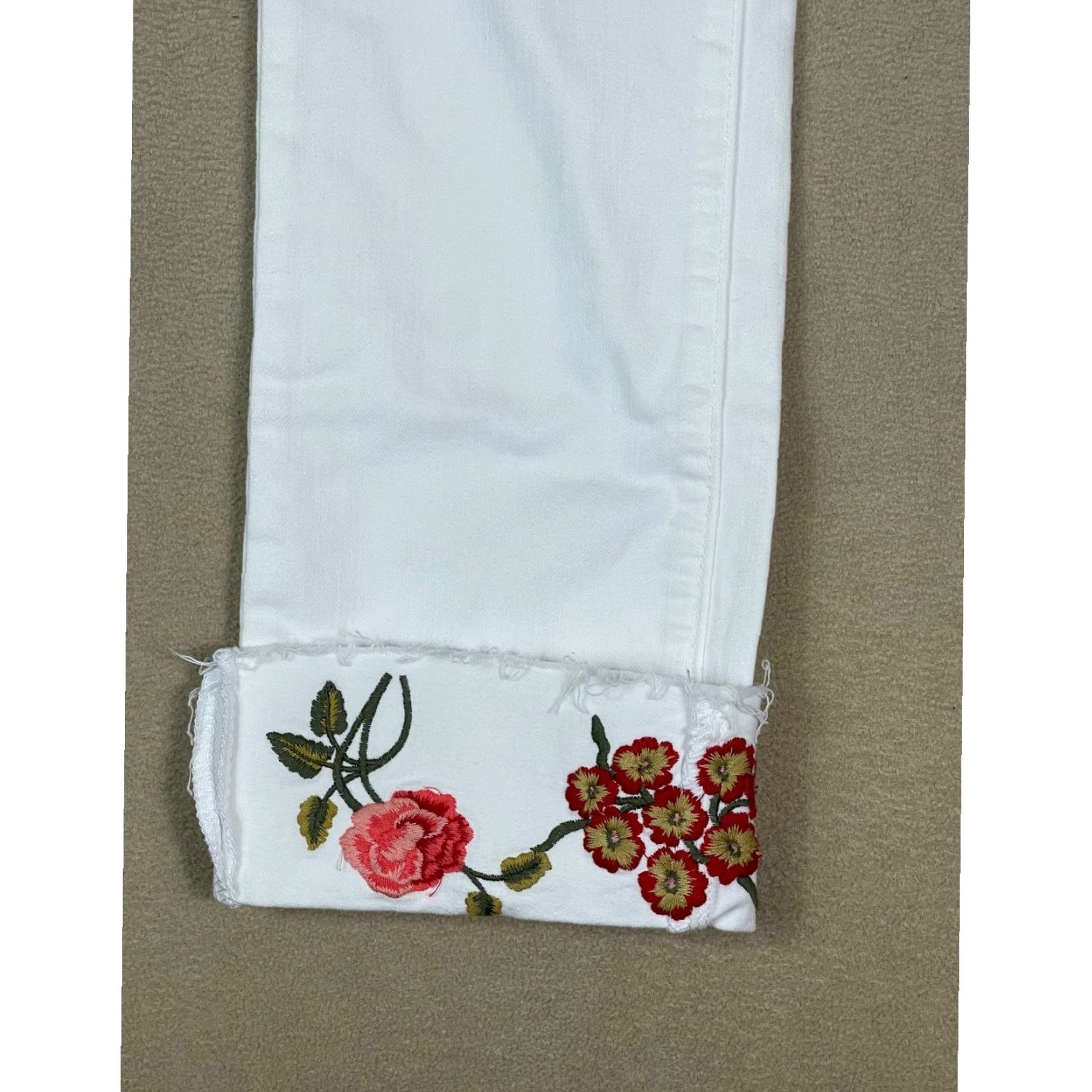 Vintage Driftwood Womens White Floral Embroidered Crop Straight Leg Jeans Size 26 Size 26" / US 2 / IT 38 - 5 Thumbnail