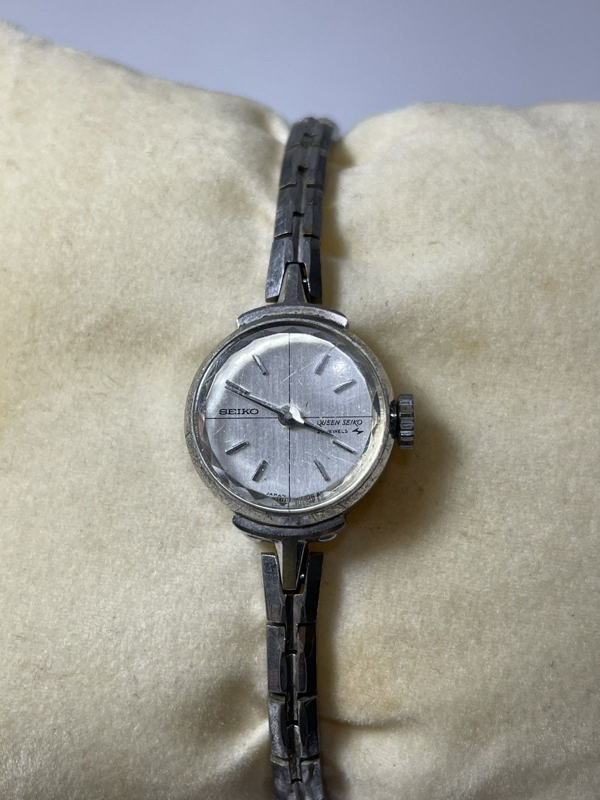 Seiko Vintage Seiko 2Y01-0010 Women display picture 3
