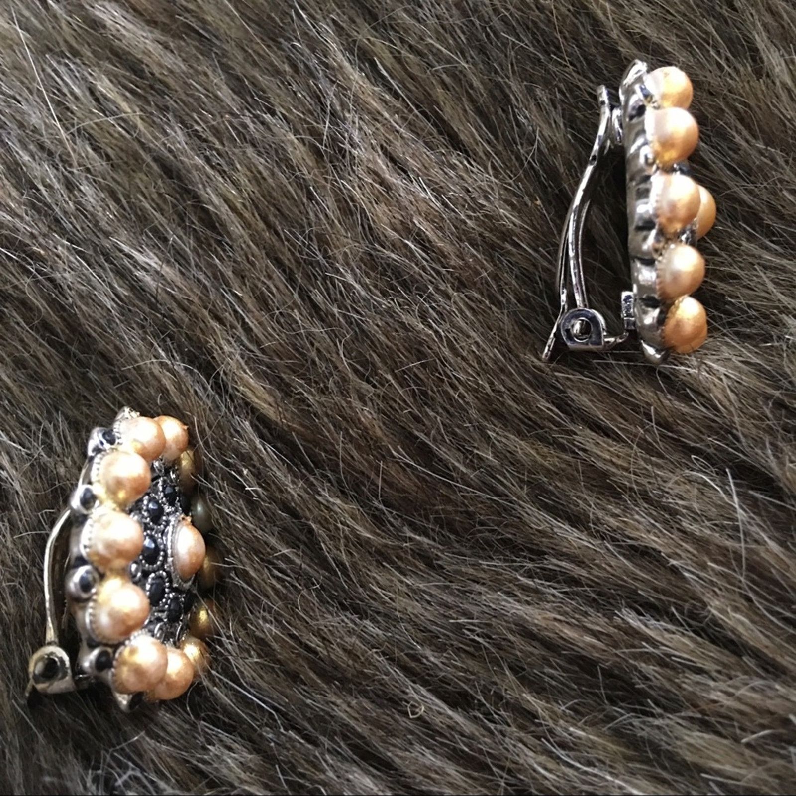 Vintage Vintage 70s golden pearl jeweled clip earrings Size ONE SIZE - 2 Thumbnail
