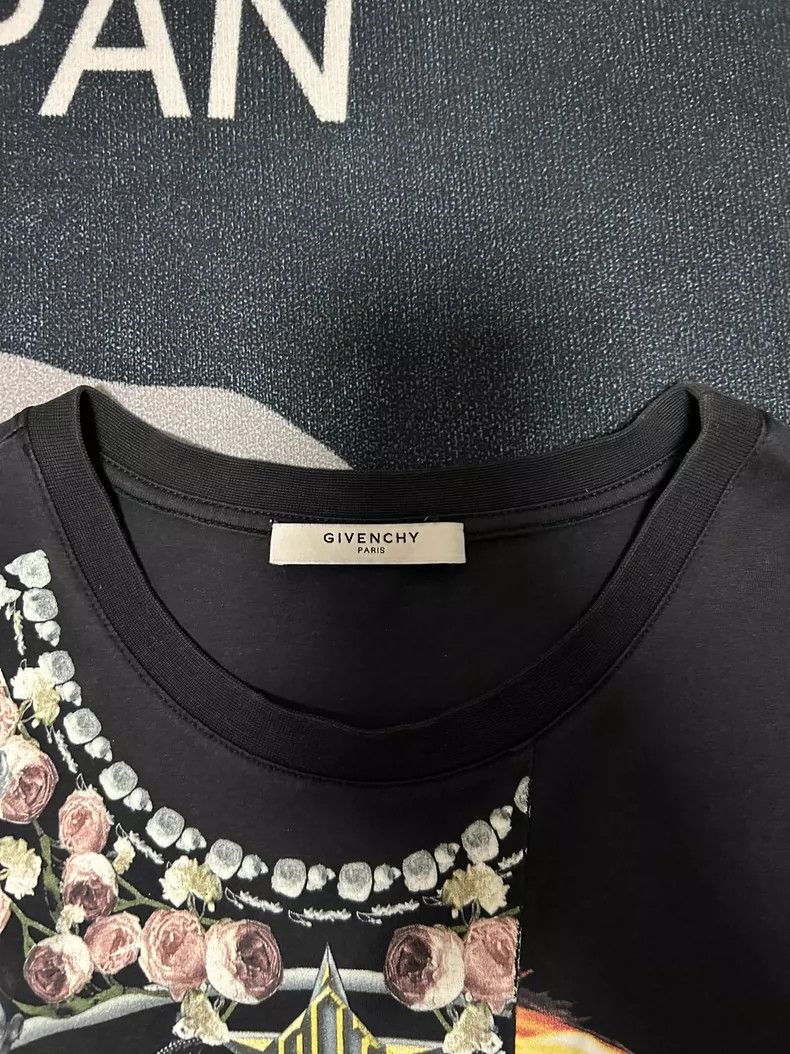 Givenchy Givenchy Classic Dual-color Pattern, Shark and Flame Motif Size US M / EU 48-50 / 2 - 2 Thumbnail