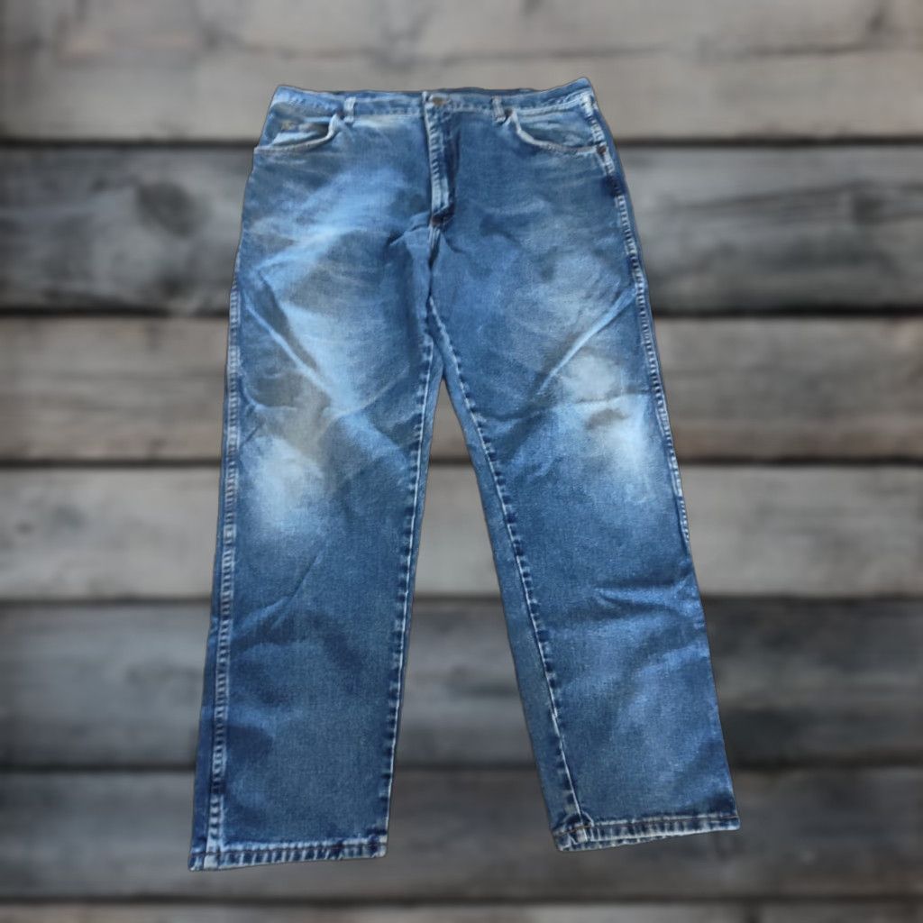 Wrangler VINTAGE Wrangler Rugged Wear Jeans Men Size 42x32 Denim Straight Fit 90s Distressed Blue Size US 42 / EU 58 - 1 Thumbnail