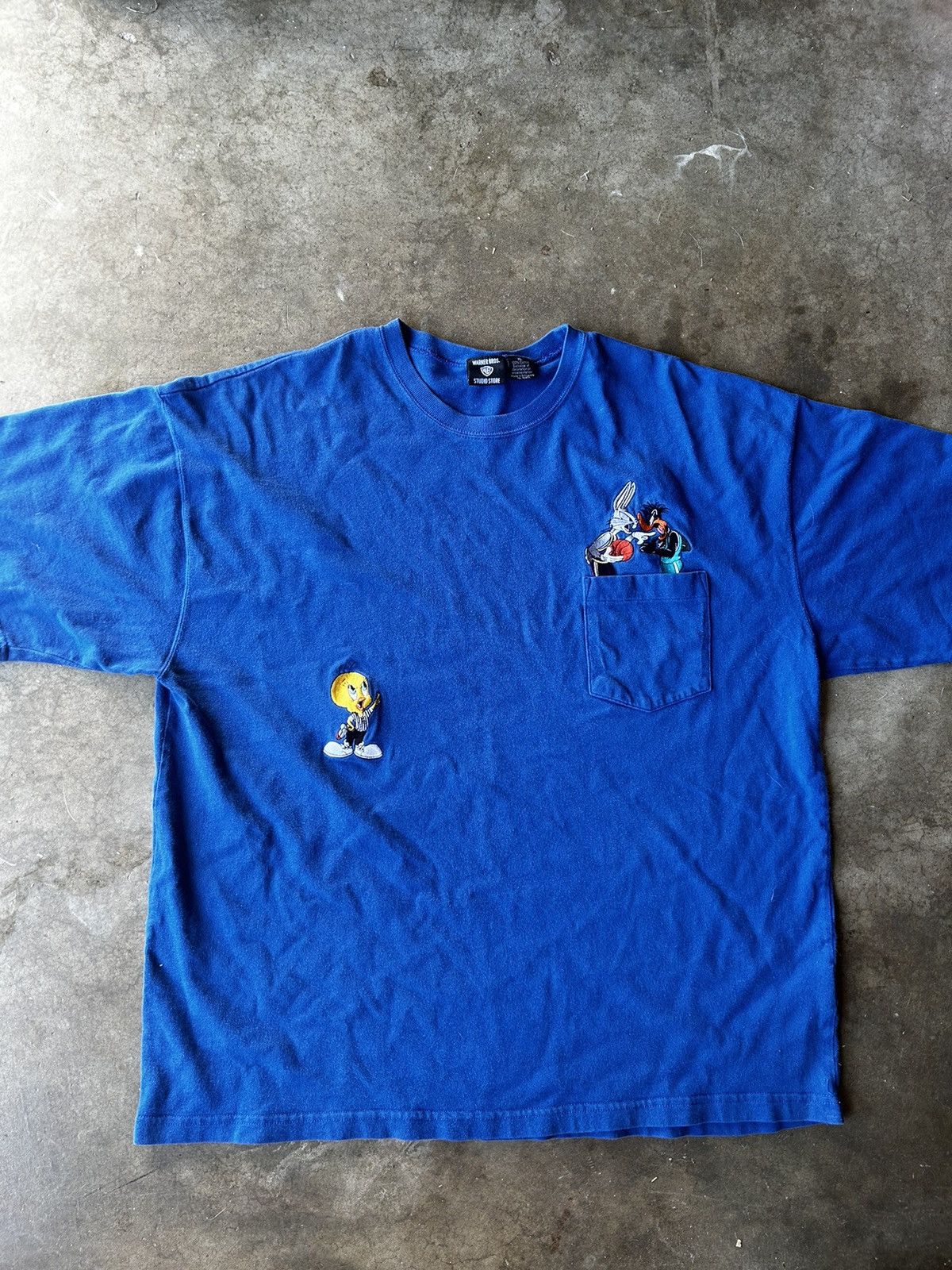 Vintage × Warner Bros Vintage 1996 Embroidered Looney Toons Pocket T Shirt Blue Size US XL / EU 56 / 4 - 1 Thumbnail