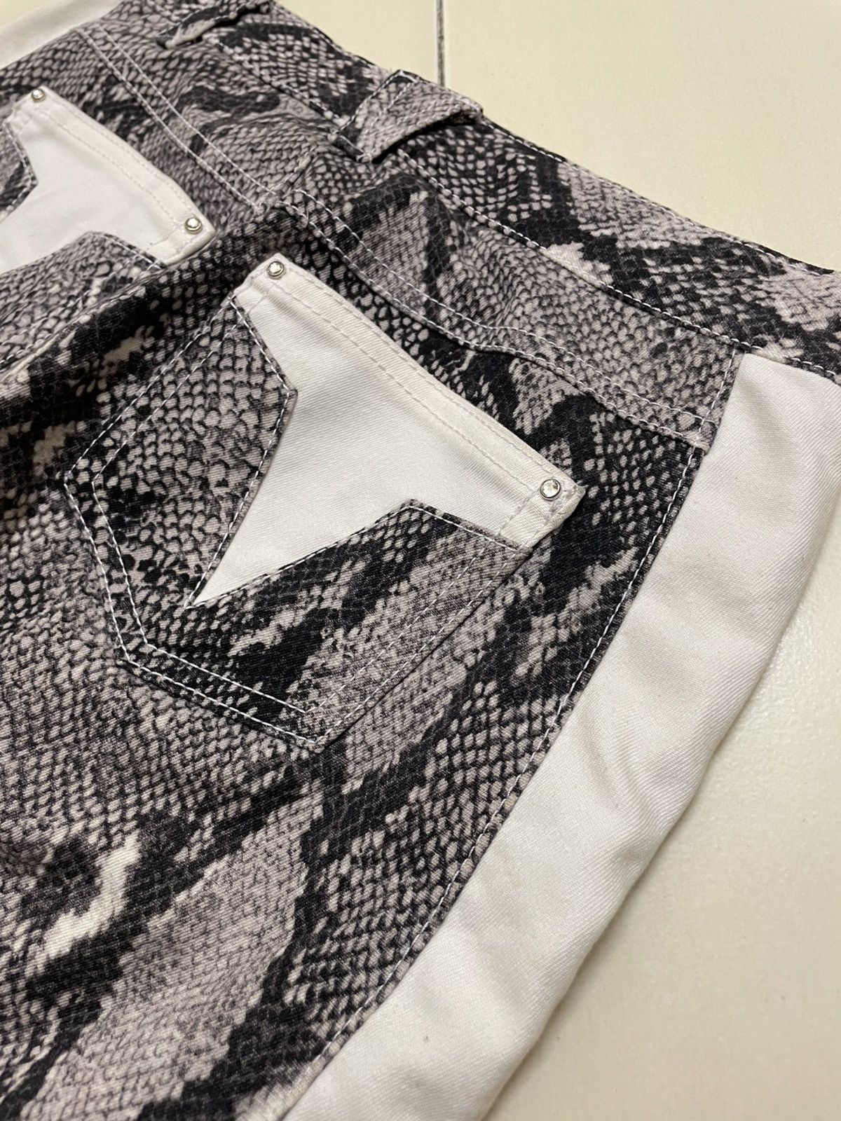 Japanese Brand Valenza Sport Snakeskin Print Bootcut Pants Size 26" / US 2 / IT 38 - 9 Thumbnail