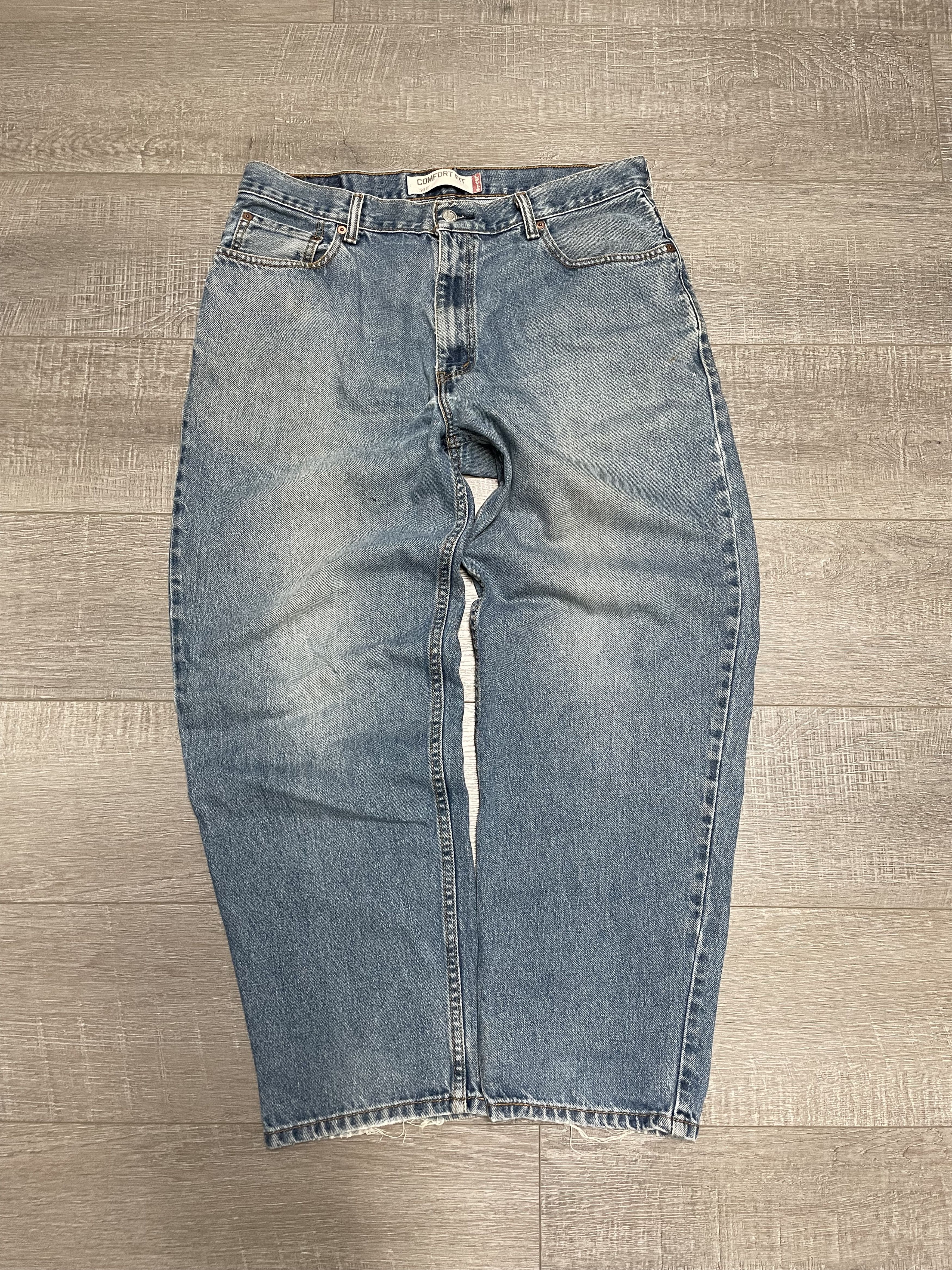 Levi's VTG Levis 560 Comfort Fit Jeans Baggy Light Wash 36x30 Size US 36 / EU 52 - 1 Thumbnail