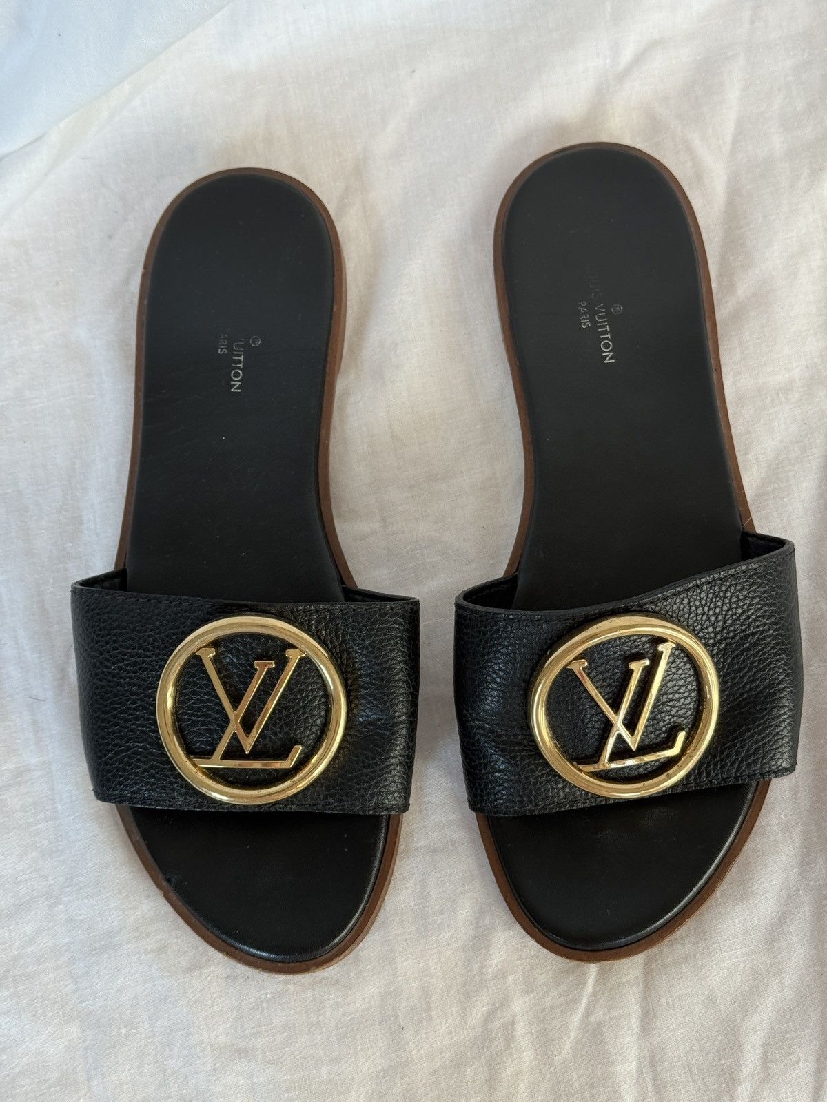 Louis Vuitton Louis Vuitton Lock It Black Leather Sandals Flip Flops Size US 7 / IT 37 - 2 Thumbnail